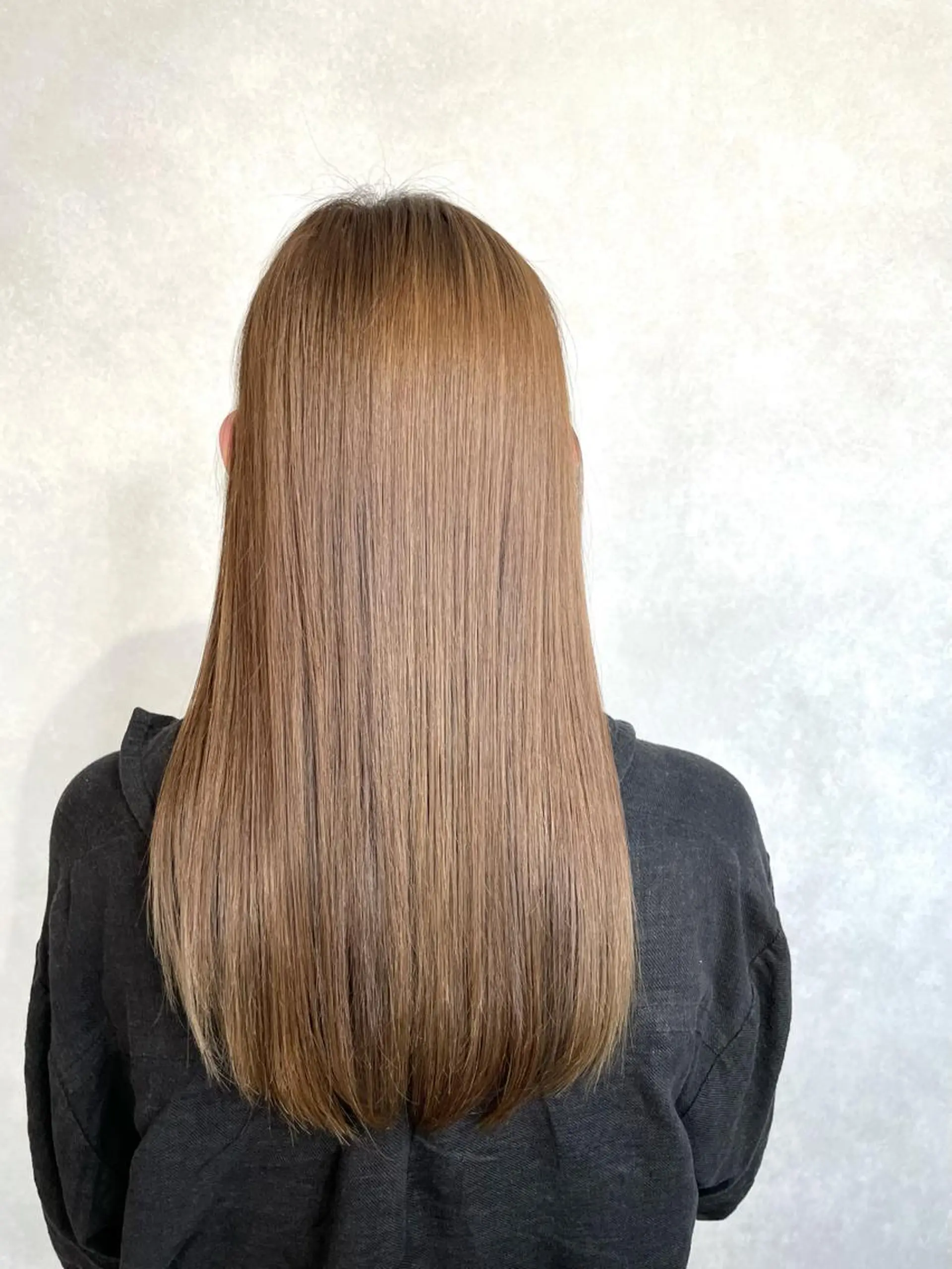 ロング esse大阪茶屋町店所属・レイヤーカット 新井田陽寿のヘアスタイル