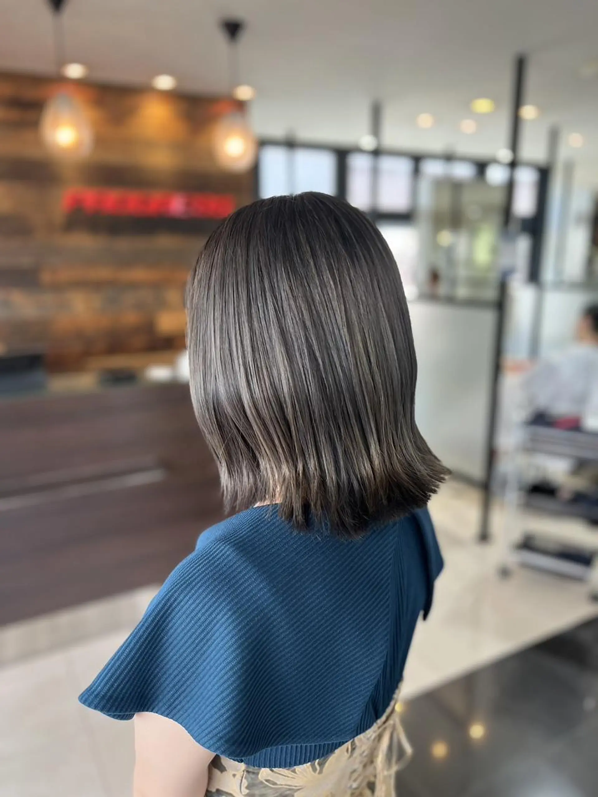 ミディアム カラー ブリーチ ブルーカラー ブルーグレー ブルーグレージュ ダブルカラー 💐透明感カラー💐 おかじま まりか💐のヘアスタイル