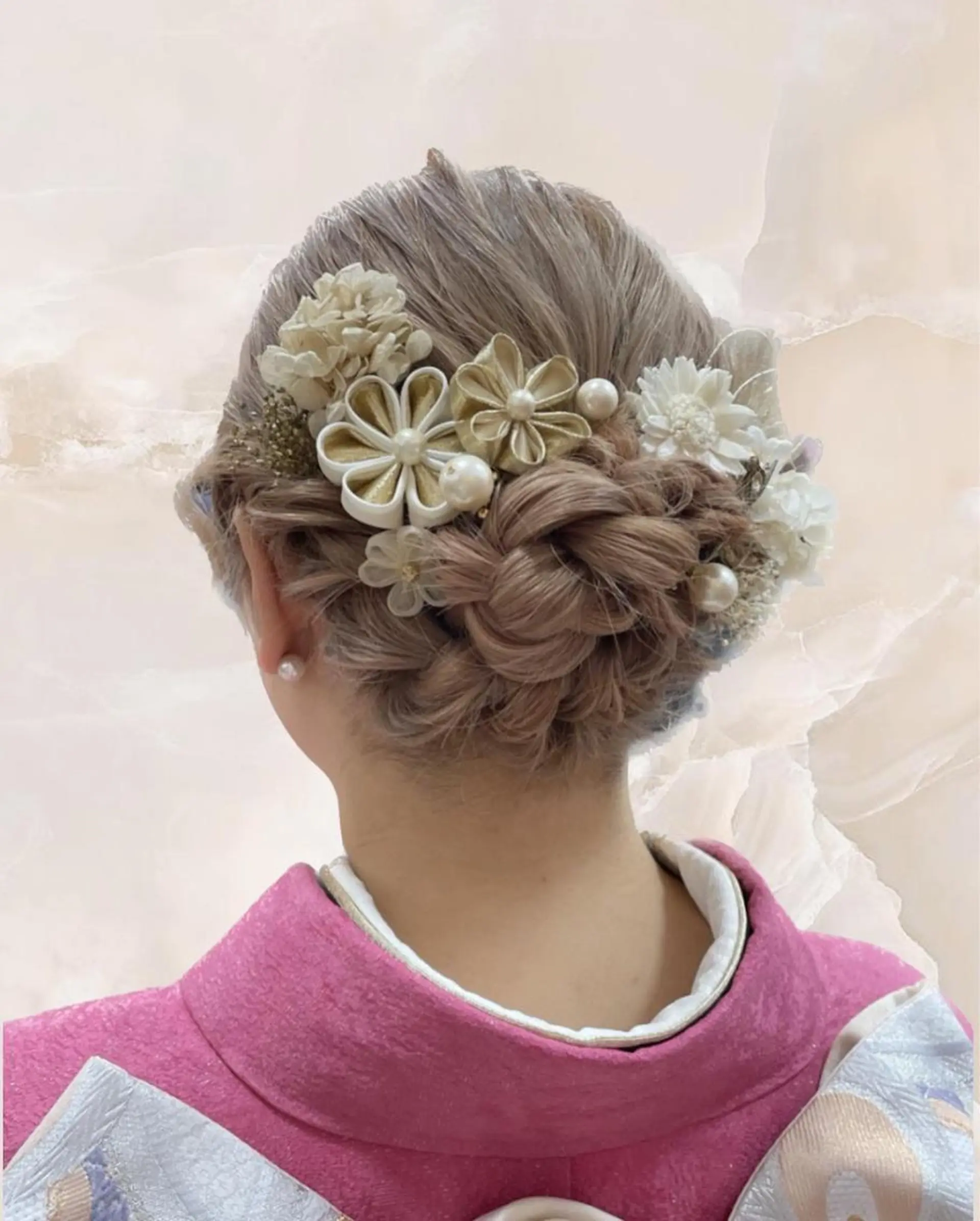 ロング ヘアアレンジ 着付け SAKINO. ベージュカラーのヘアスタイル