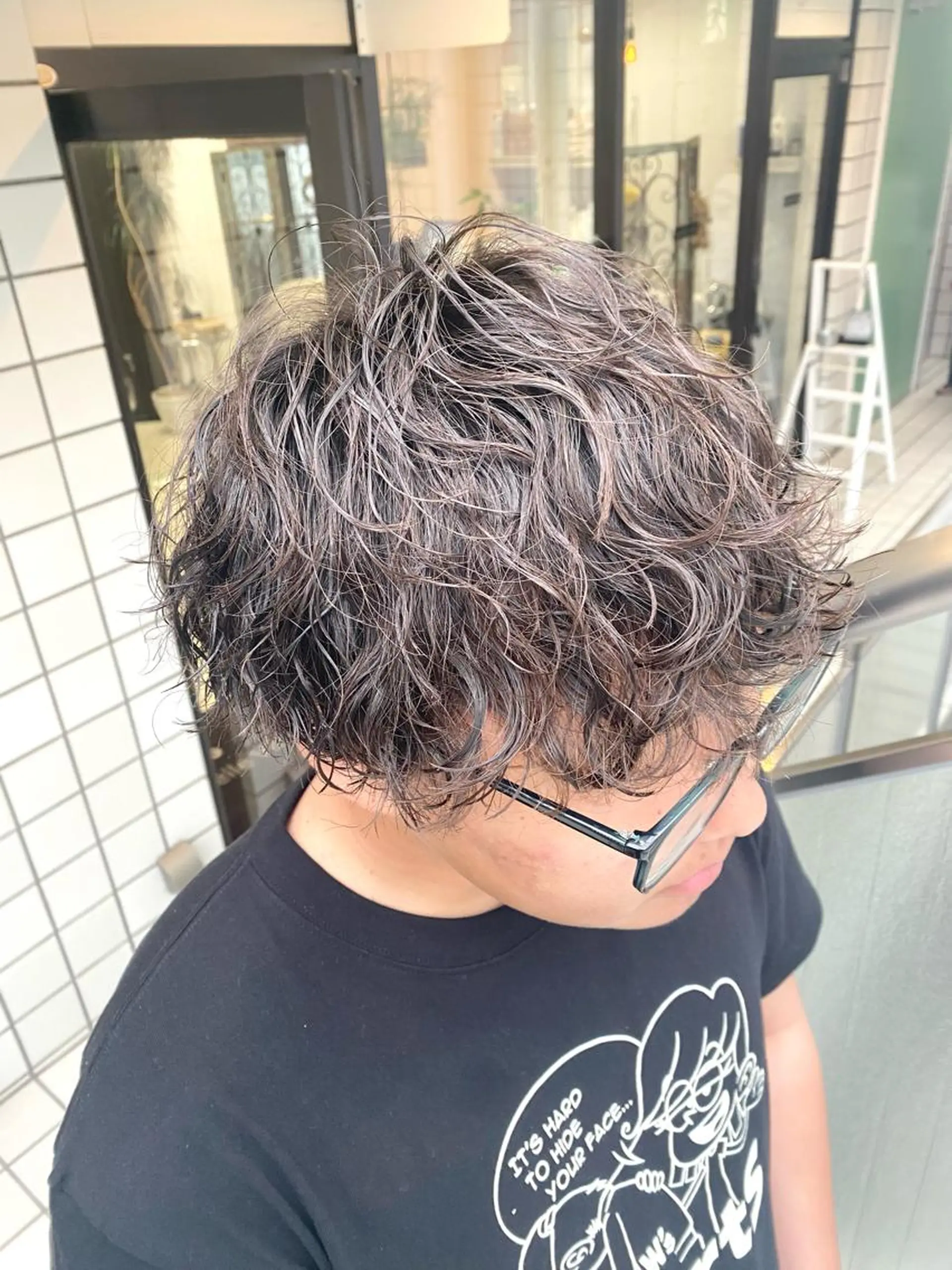ショート パーマ メンズ 白髪ボカシカラー /骨格に合わせカットのヘアスタイル