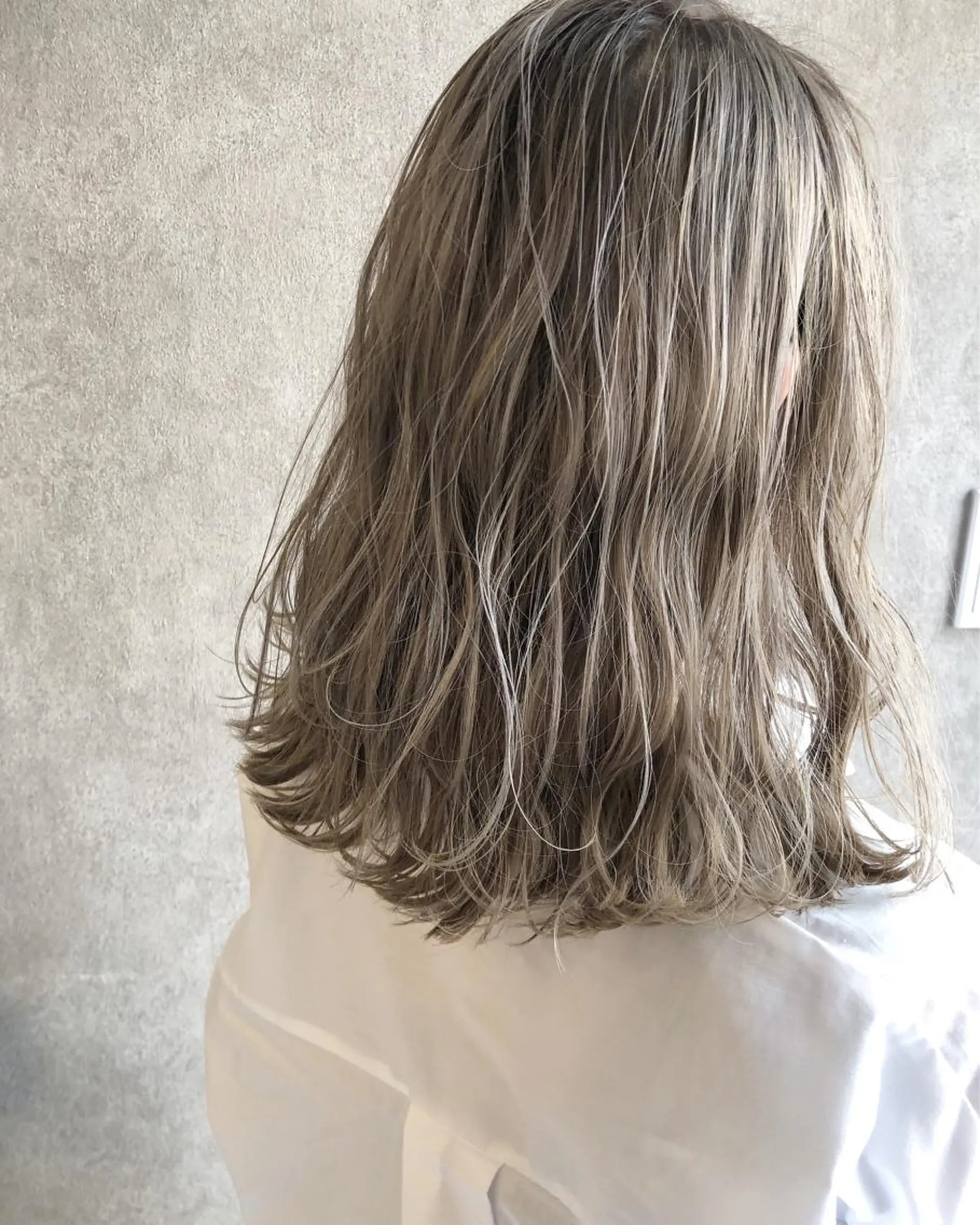 ミディアム カラー カット ヘアカラー トリートメント 顔周りレイヤー/韓国 ブリーチminamiのヘアスタイル