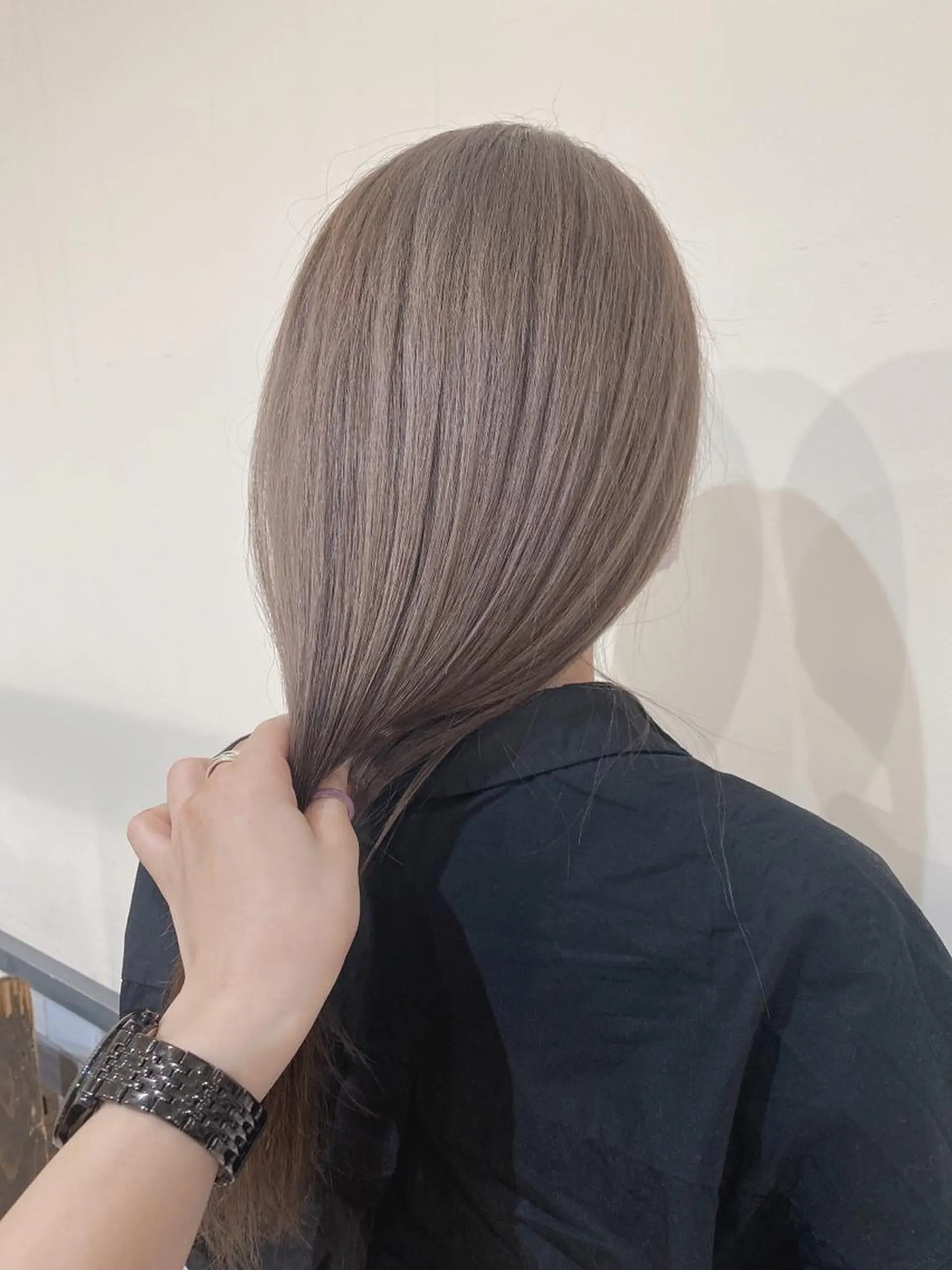 ロング カラー ベージュカラー ブリーチ シルバー シルバーベージュ ✳︎SERA✳︎ 平日のみご案内のマツエク・マツパデザイン