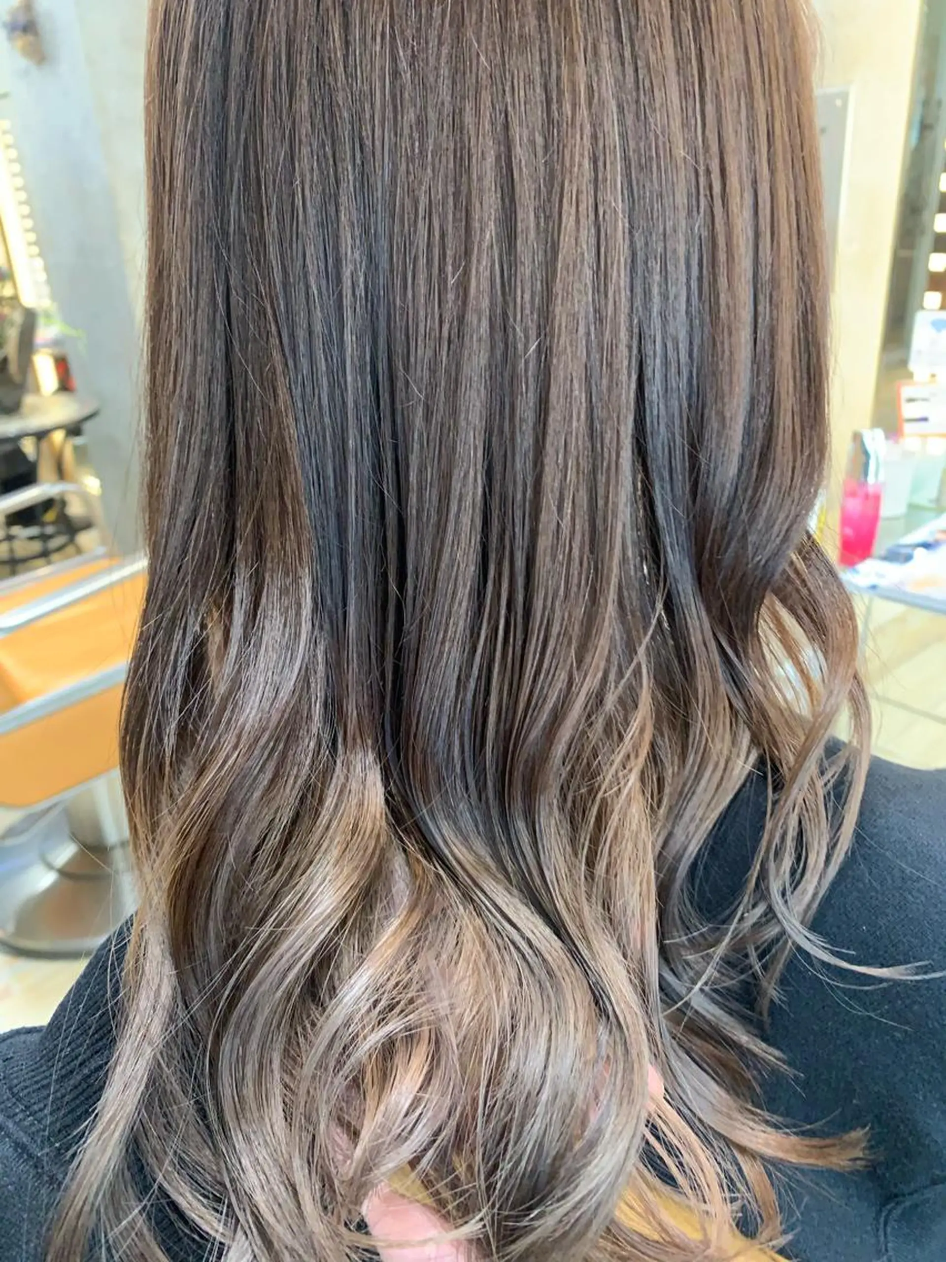 ロング カラー グラデーションカラー にった みずきのヘアスタイル