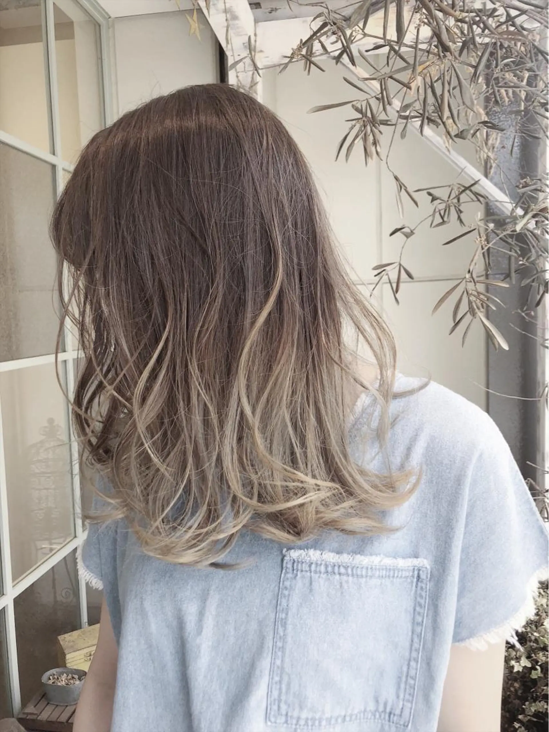 ロング カラー 岩渕 由里香のヘアスタイル