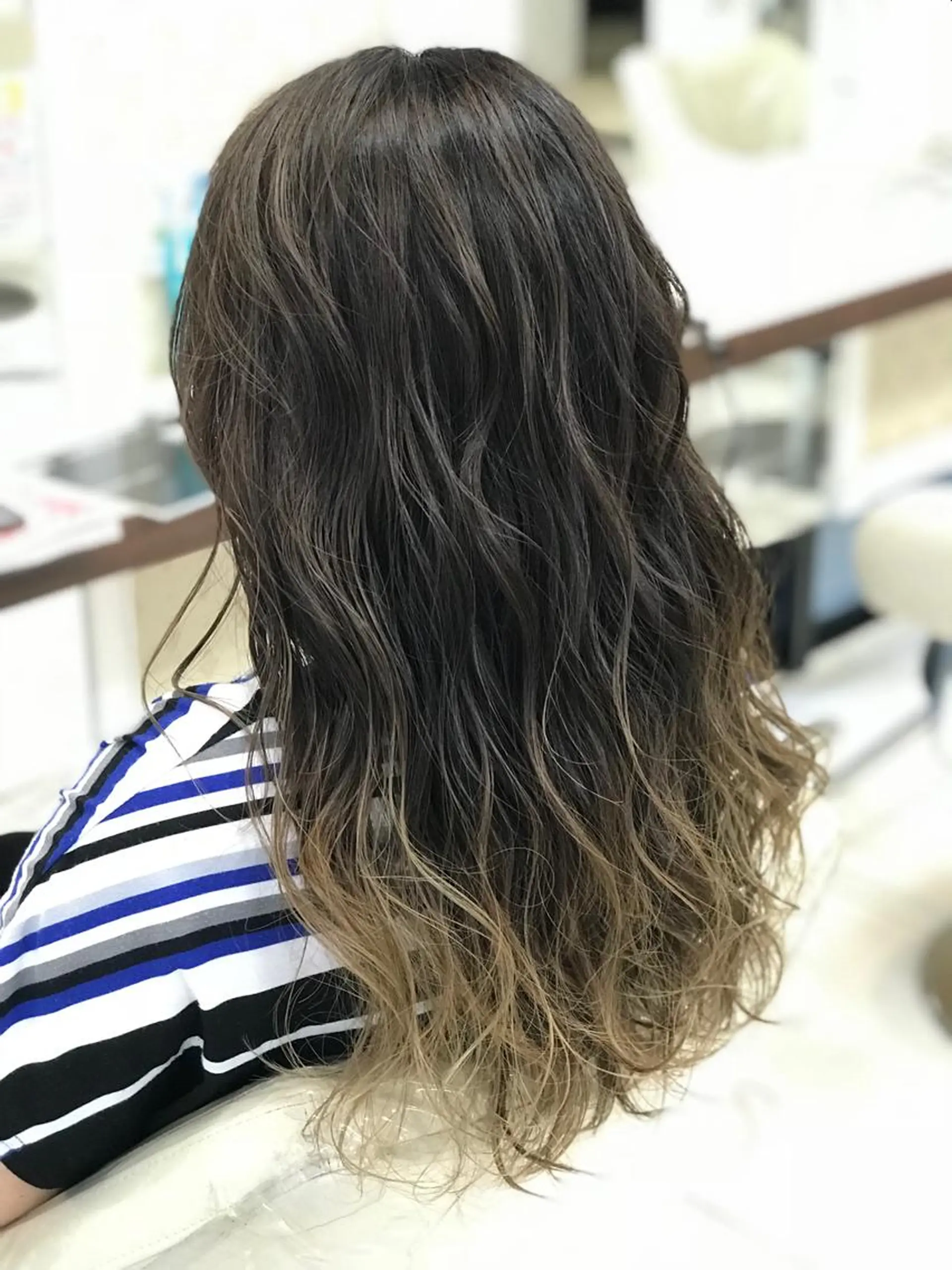 セミロング カラー ブリーチ ケアブリーチ グラデーションカラー グレージュ ハイライトカラー 髪質改善×METEO 店長 貞松直也のヘアスタイル