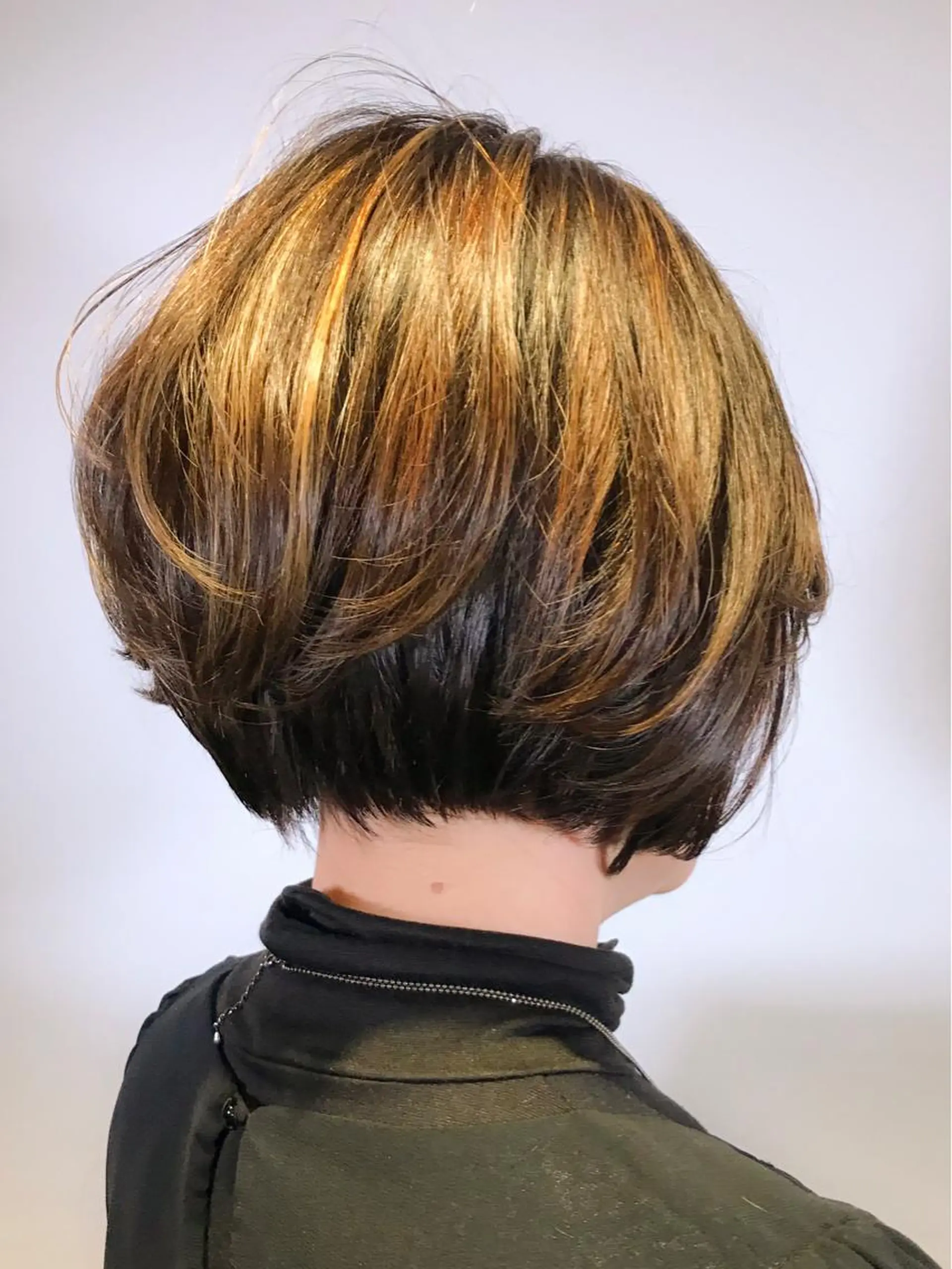 ショート カラー BIANCO北堀江 AKANEのヘアスタイル