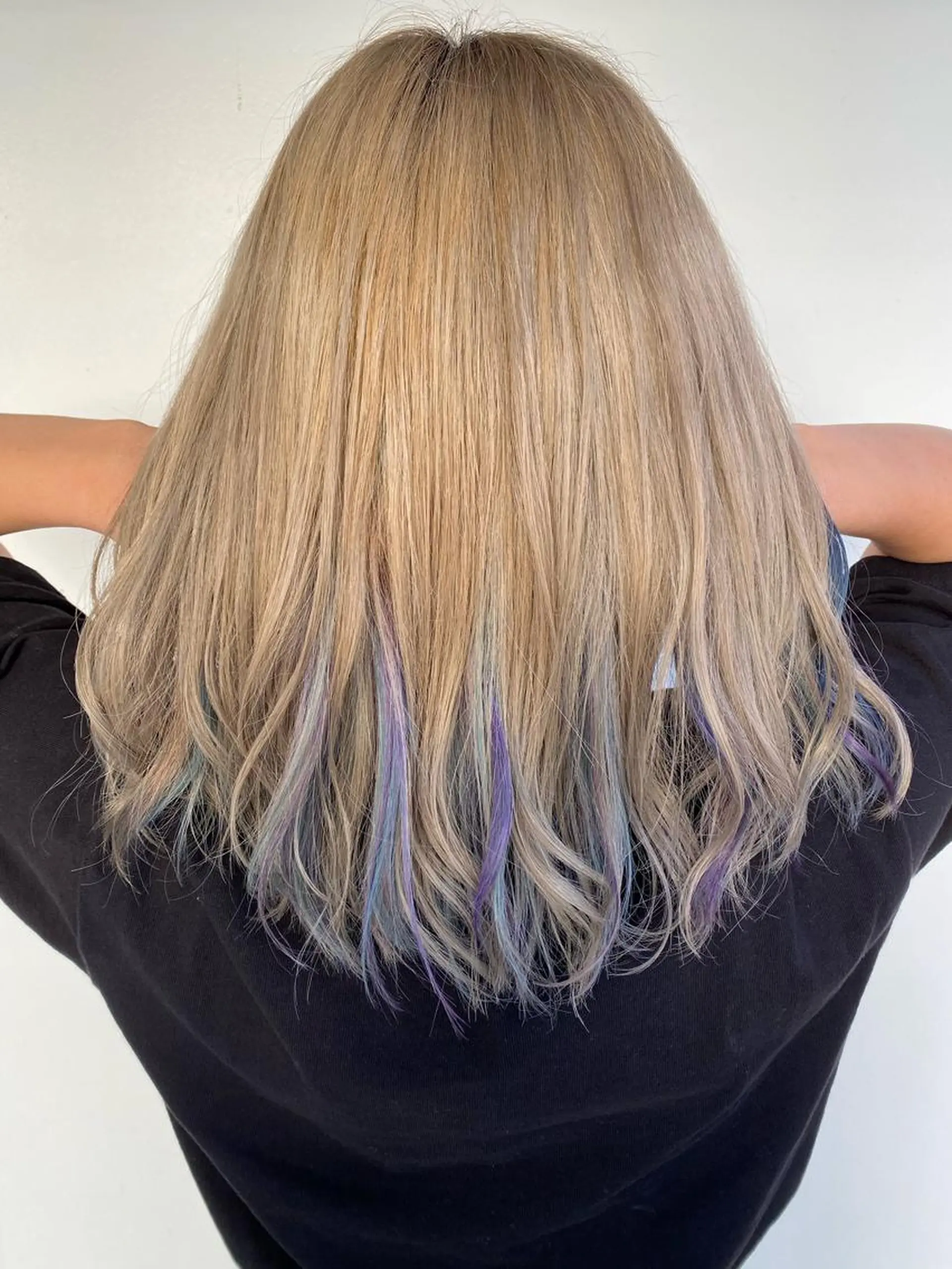 セミロング カラー デザインカラー che're AMIE所属・山中 真紫のヘアスタイル