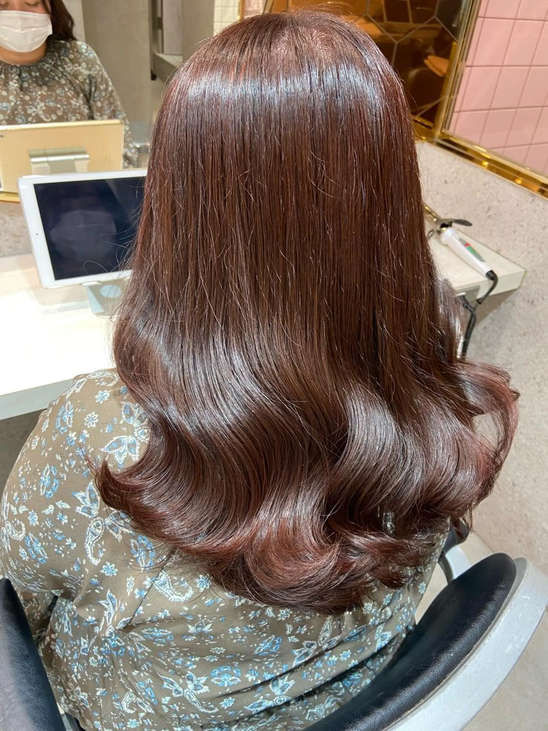 セミロング カラー ブリーチ ブラウンカラー チョコレートブラウン ブリーチなしカラー ピンクカラー 新宿/韓国ヘア 中明度カラー/かやのヘアスタイル