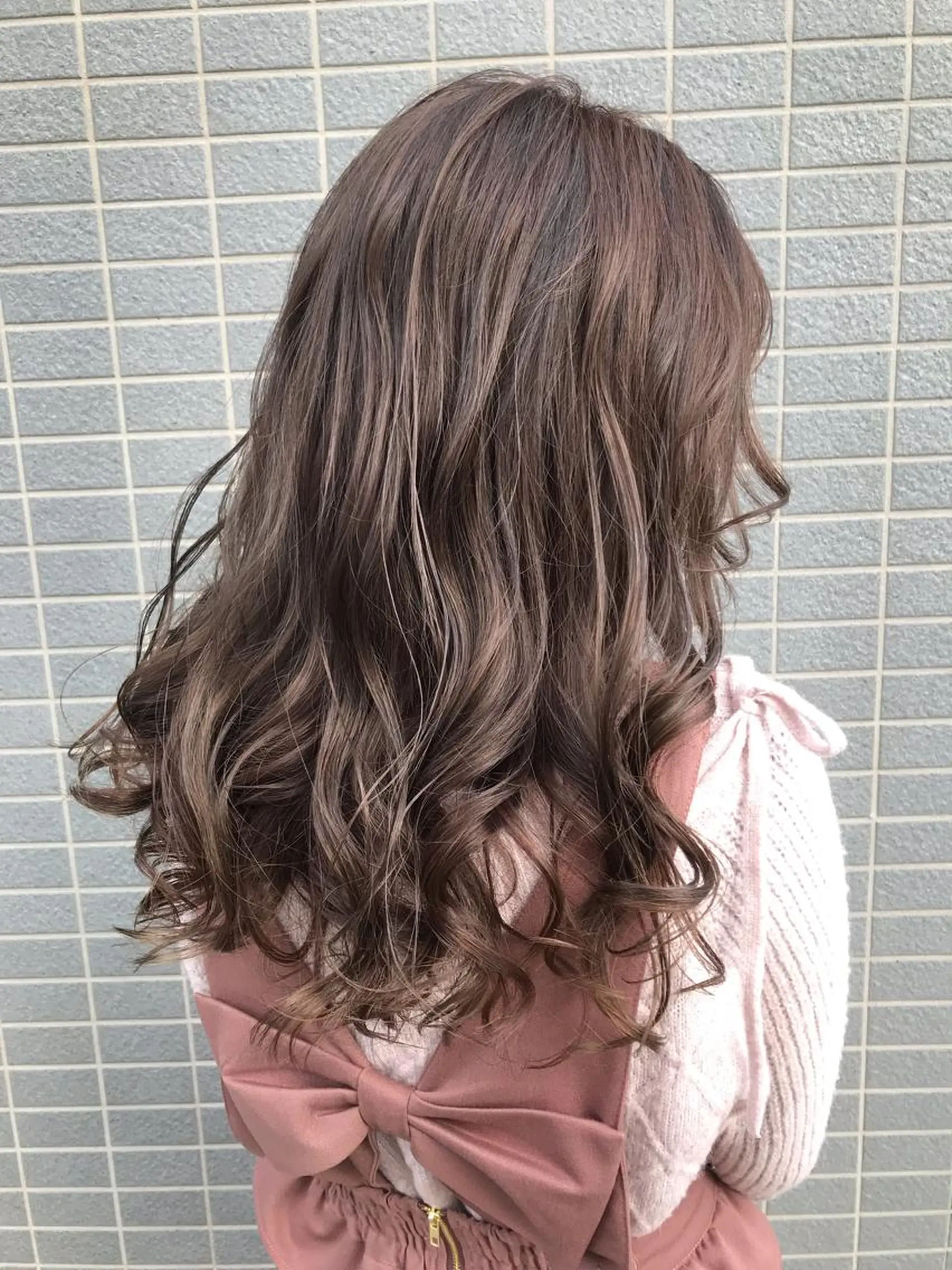 ロング カラー スズキ シオリのヘアスタイル