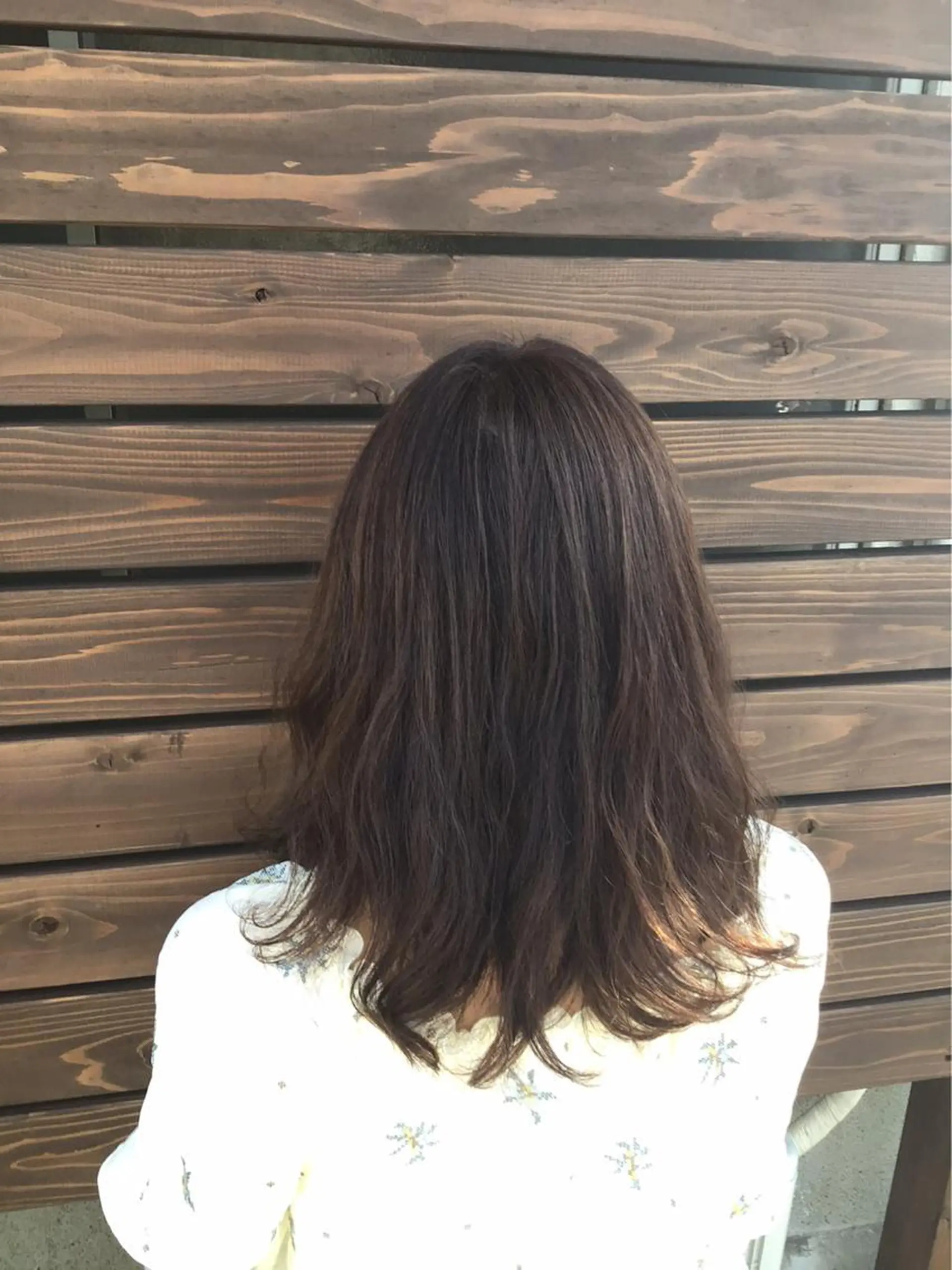 セミロング カラー 中本 愛理のヘアスタイル