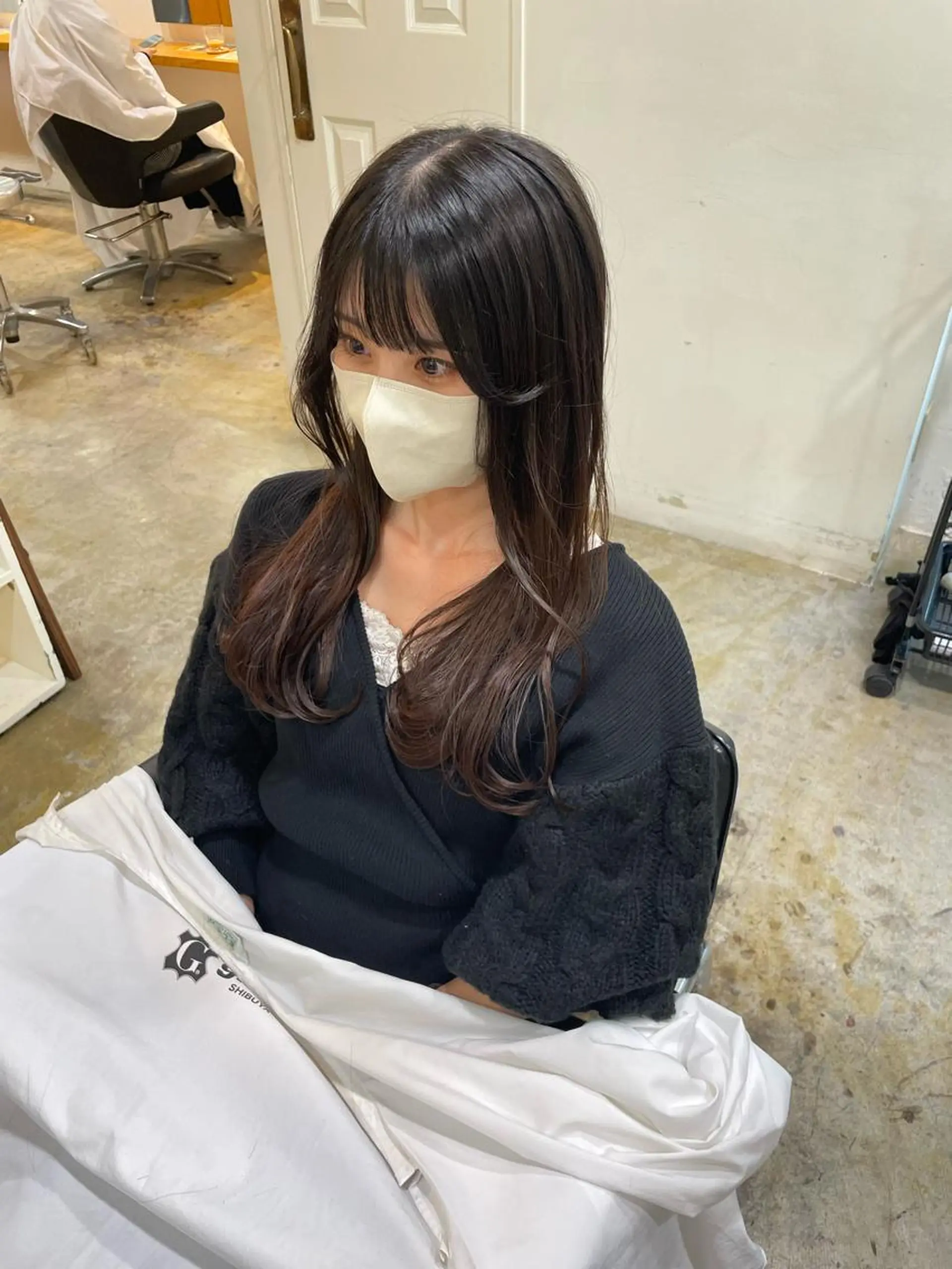 ロング カット トリートメント MIOベージュカラー 柔らかいカラーのヘアスタイル