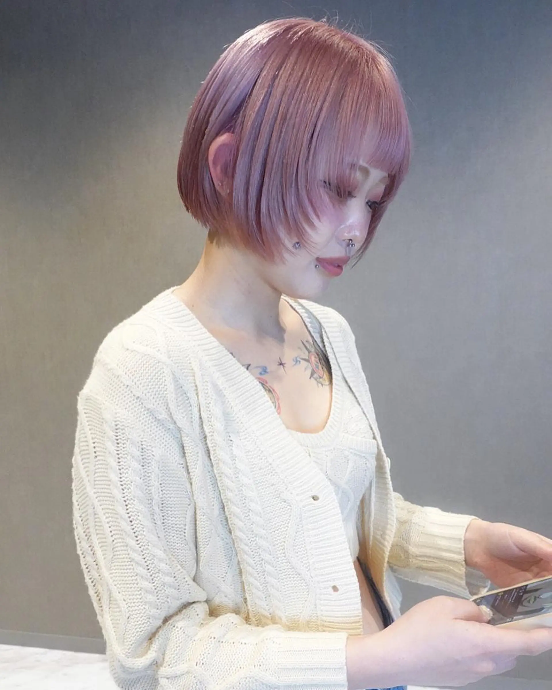 ショート カラー ベージュカラー ピンクカラー ピンクベージュ ボブ カット ヘアカラー トリートメント さと ちはるのヘアスタイル