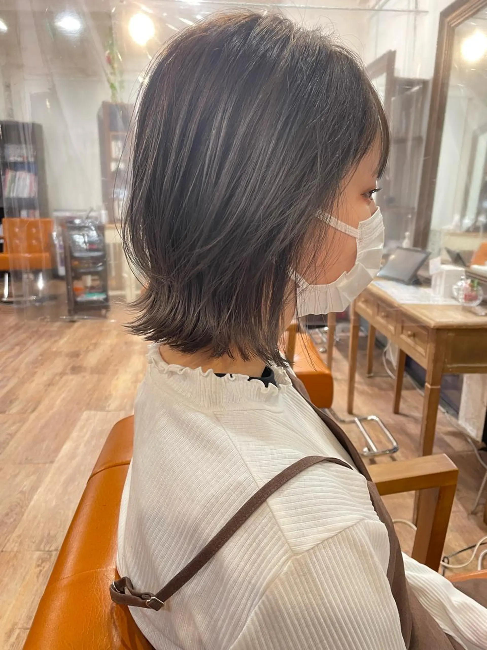 ミディアム カラー グレージュ ハイライトカラー 外国人風カラー ハイライト 360°キレイな ショートカットのヘアスタイル