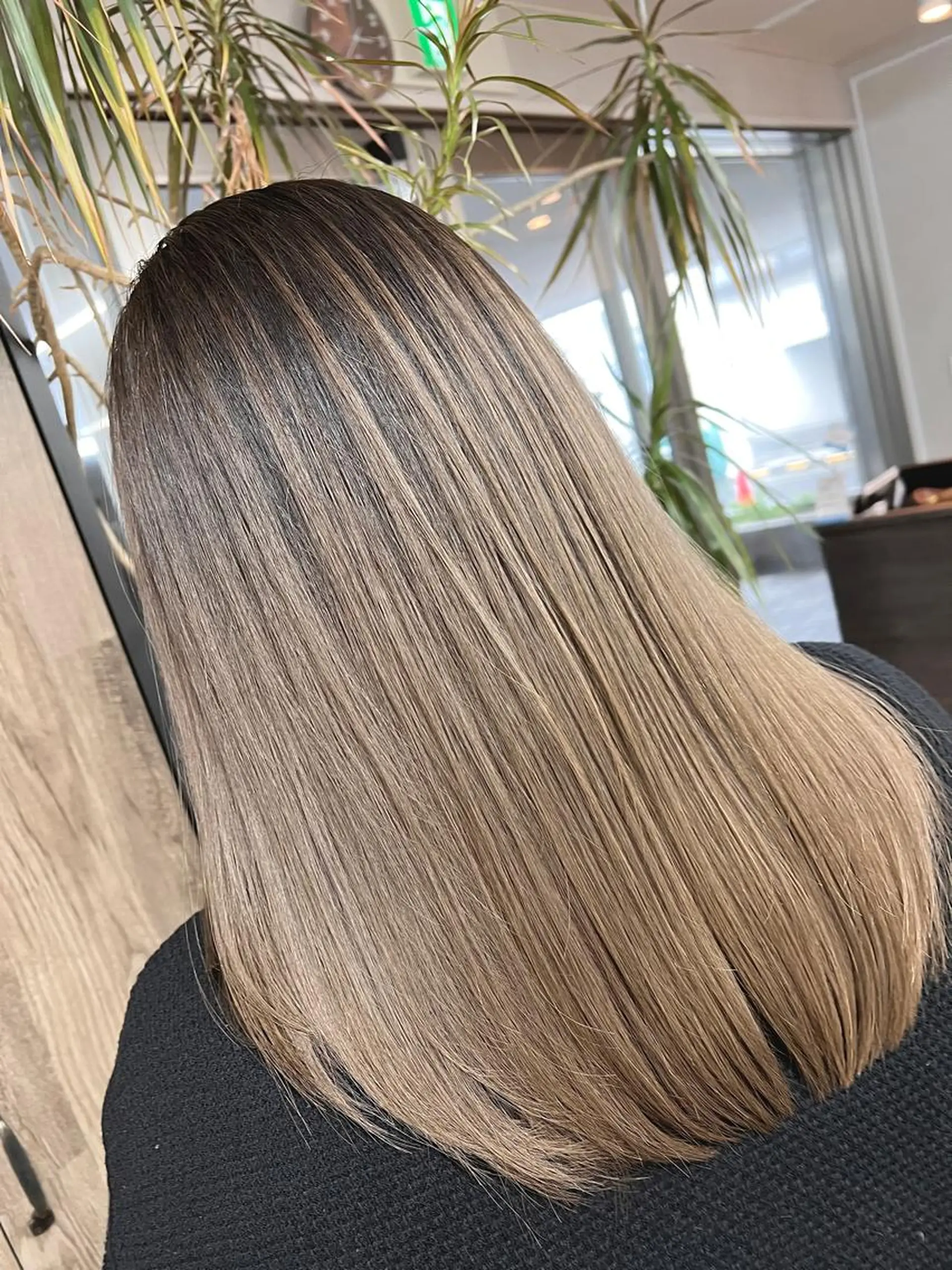 ロング カラー バレイヤージュ ブリーチ ケアブリーチ ダブルカラー イヤリングカラー ヘアカラー 🌷かわばた めい🌷のヘアスタイル