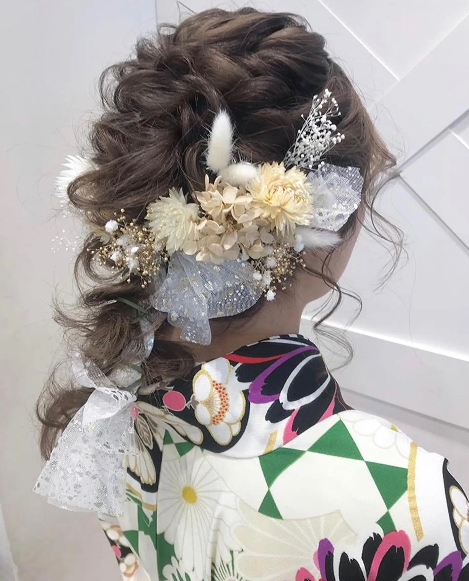 ヘアアレンジ 成人式 着物ヘア あやかショート 白髪ぼかしのヘアスタイル