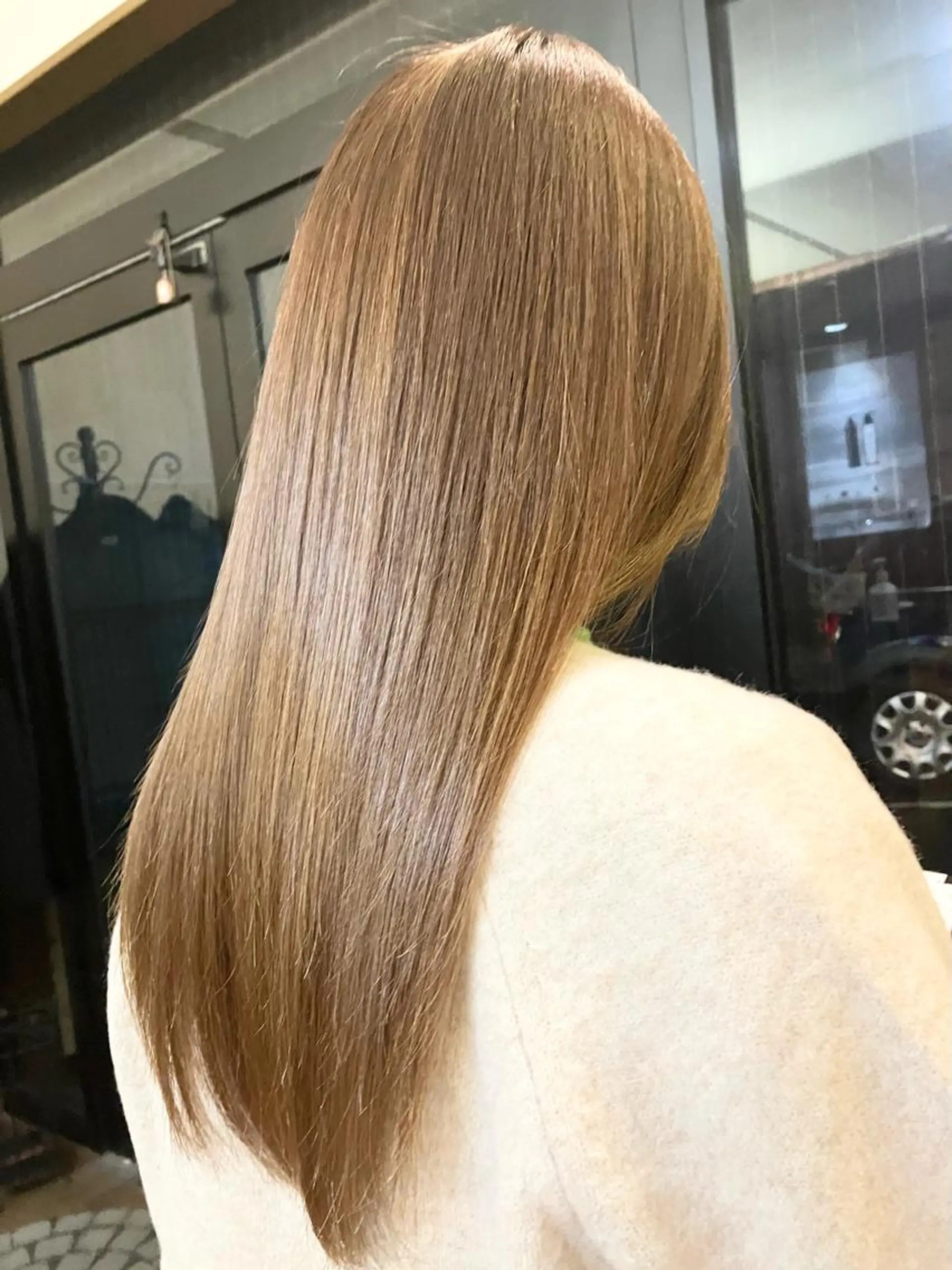 ロング カラー アッシュ ベージュカラー ヘアークルーズ ピースのヘアスタイル