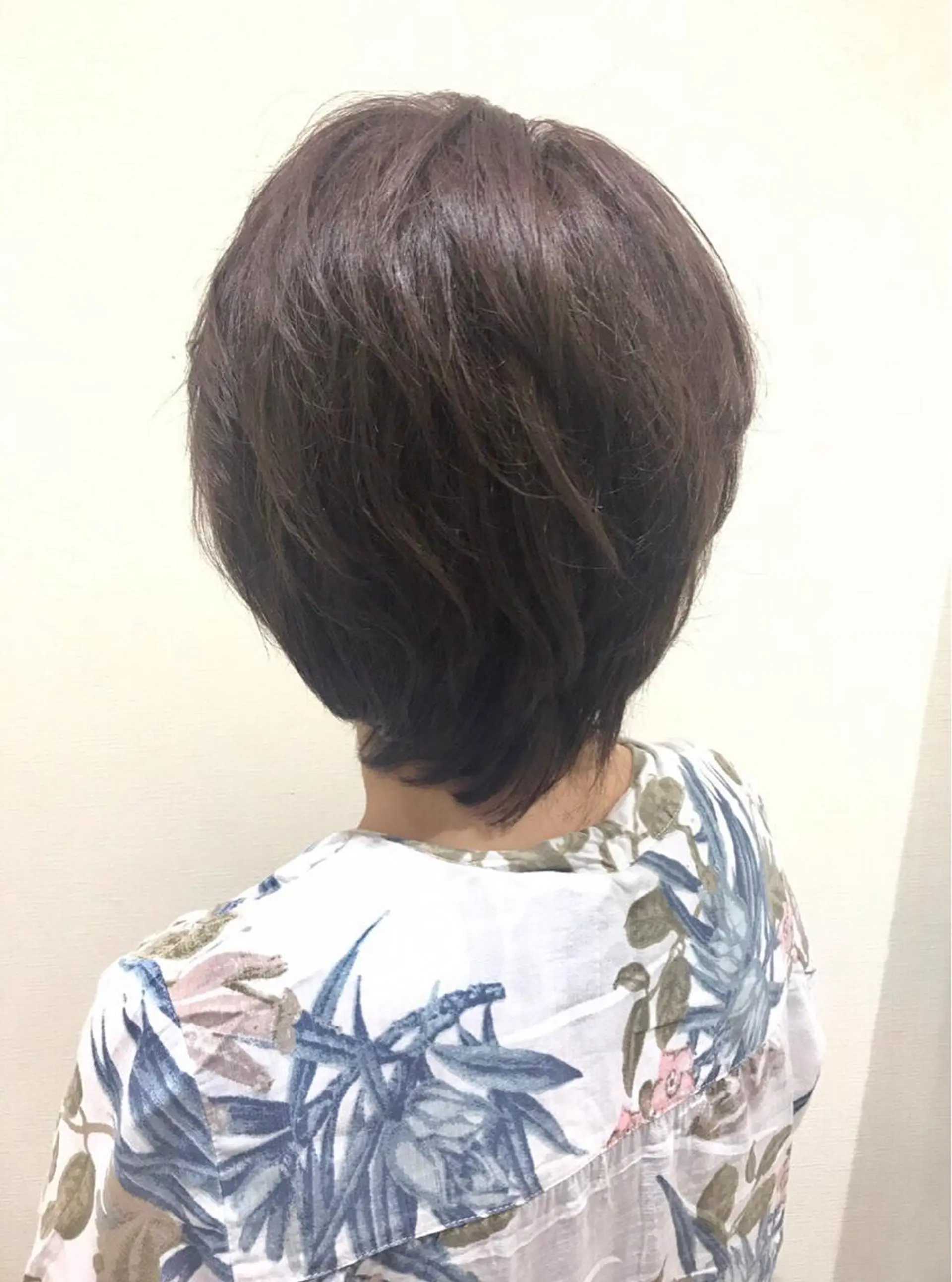 ショート カラー アッシュ パープルカラー パープルアッシュ ヘアカラー トリートメント 金沢 広美のヘアスタイル