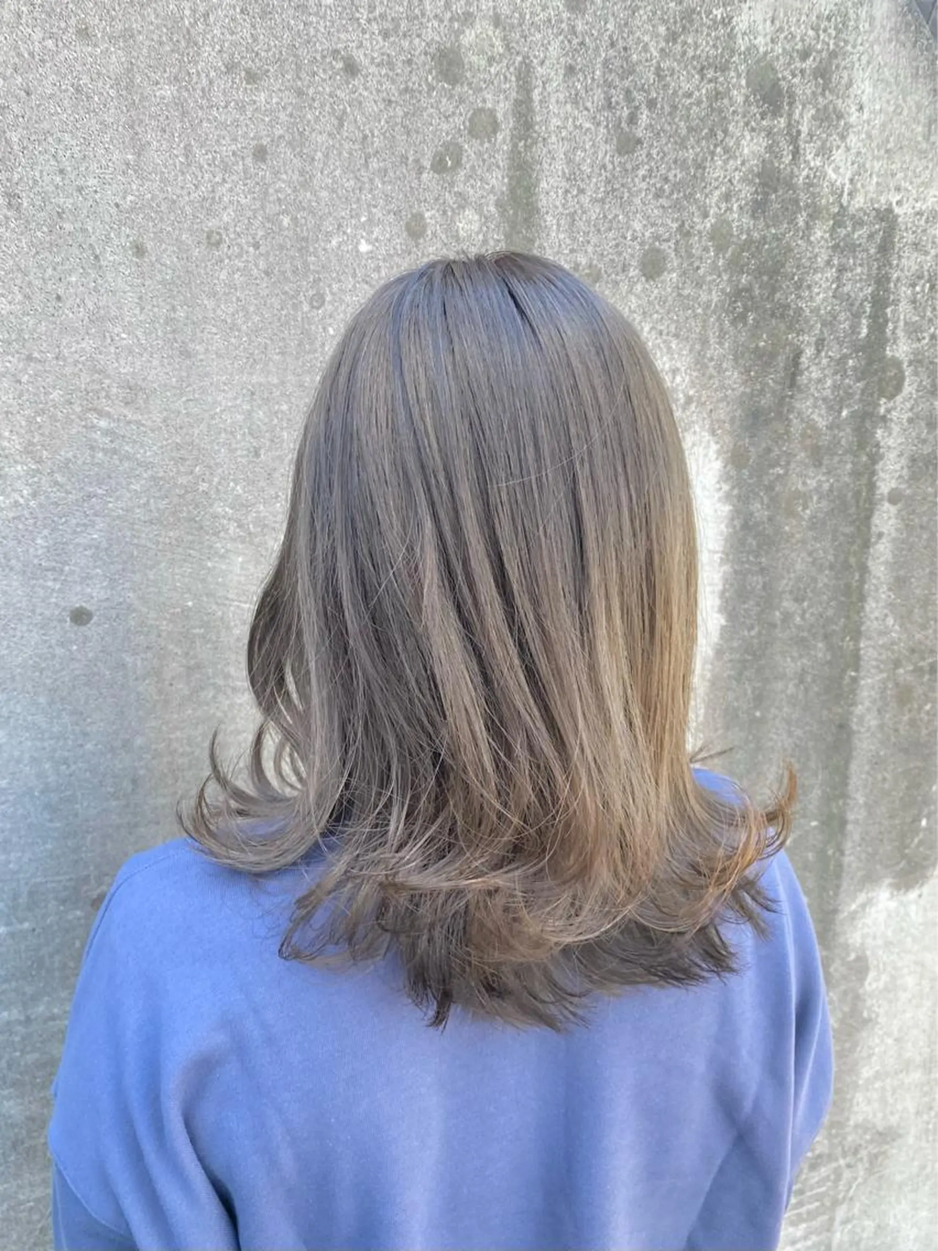 ミディアム カラー グレージュ 雰囲気引き出す ✨大人レディのヘアスタイル