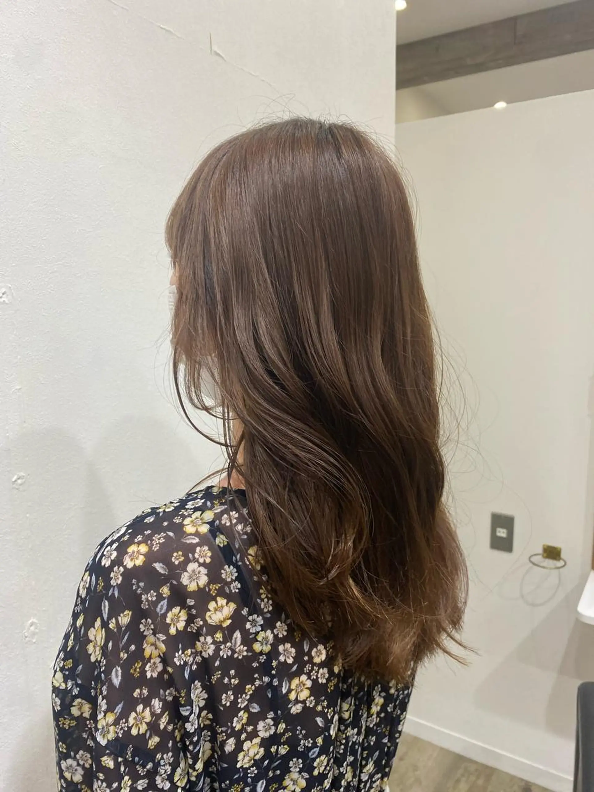 セミロング カラー ベージュカラー ブリーチ Ashanti 磯崎のヘアスタイル