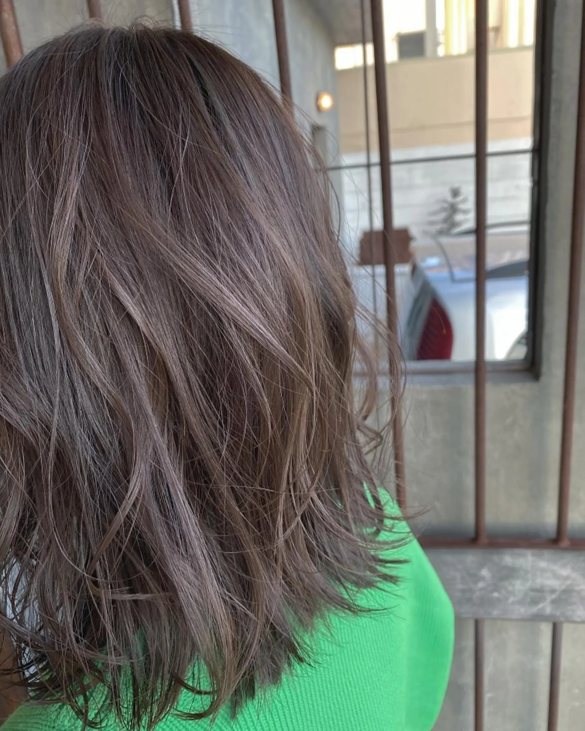 カラー ミディアム Nina by Babyloneのヘアスタイル