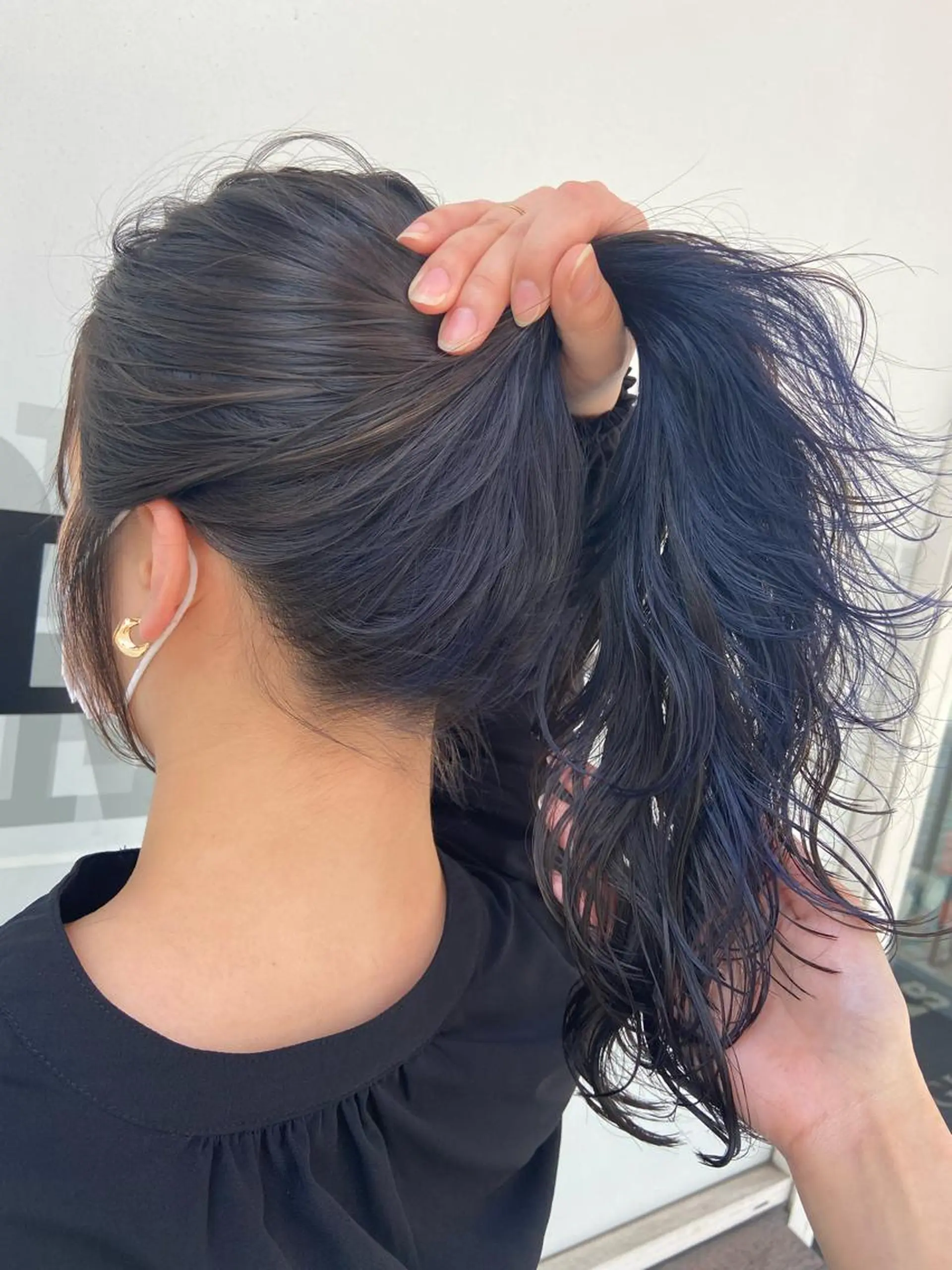 セミロング カラー インナーカラー ネイビーカラー カット ヘアカラー Amour なぐらのヘアスタイル