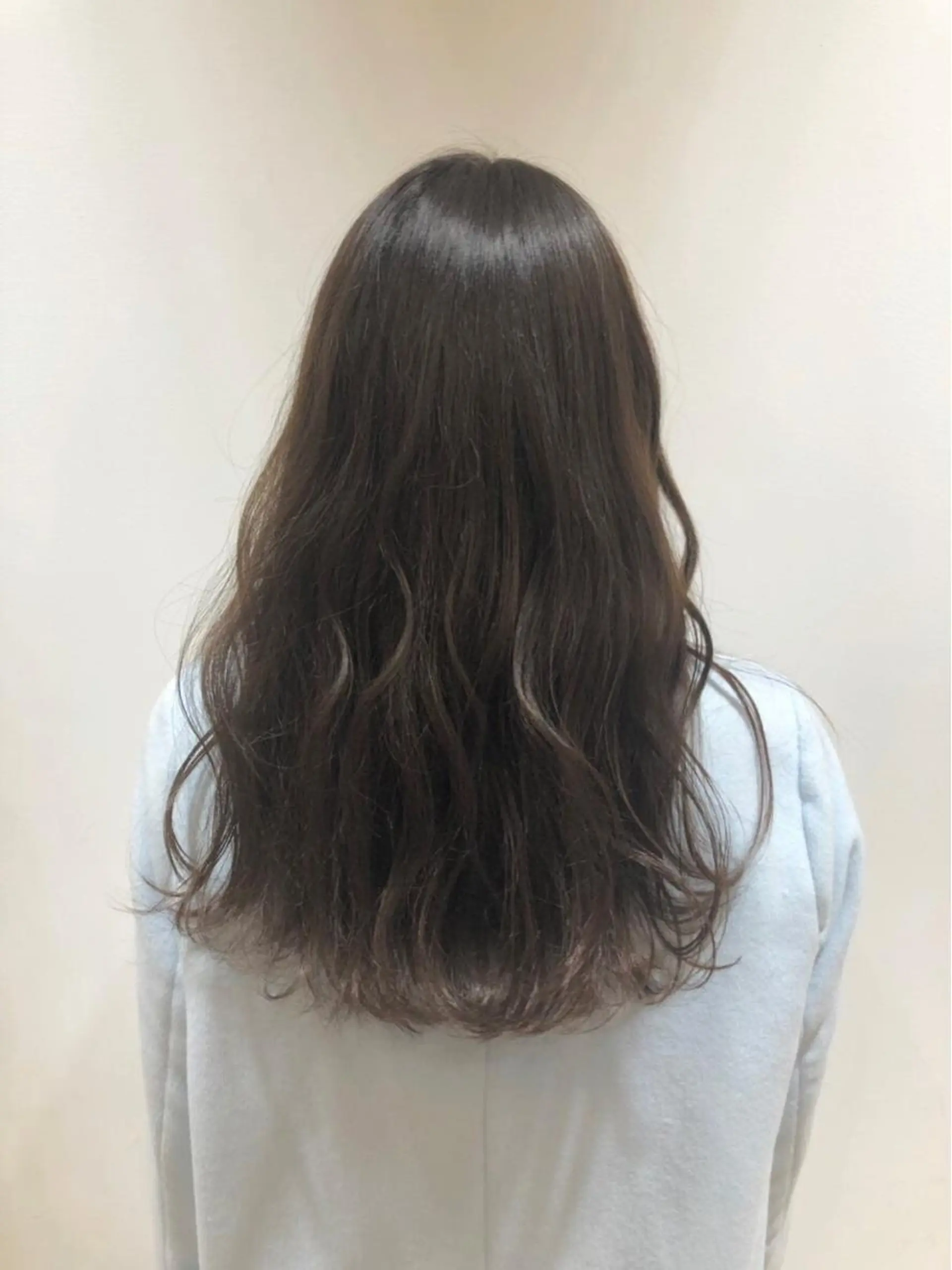 セミロング カラー 🐺ウルフ/レイヤー 似合わせ‎🤍沙羅のヘアスタイル