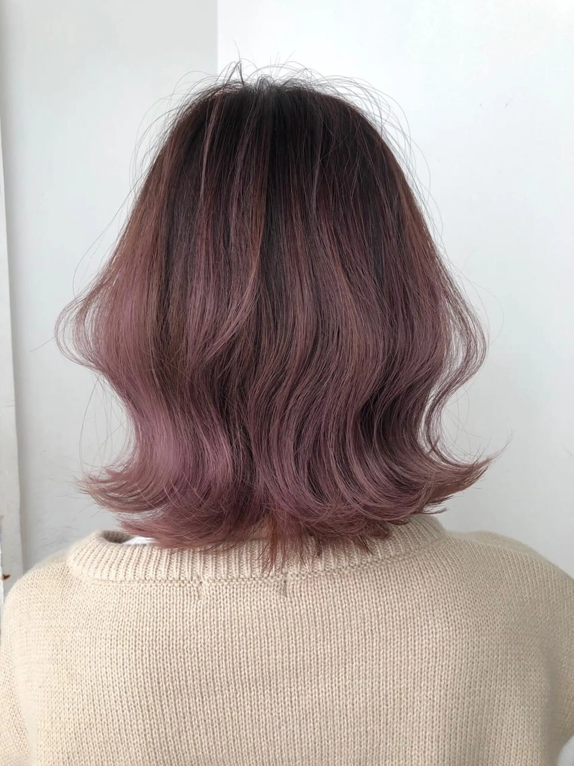 ショート カラー ヘアアレンジ 白髪ぼかしハイライト バレイヤージュヤマトのヘアスタイル