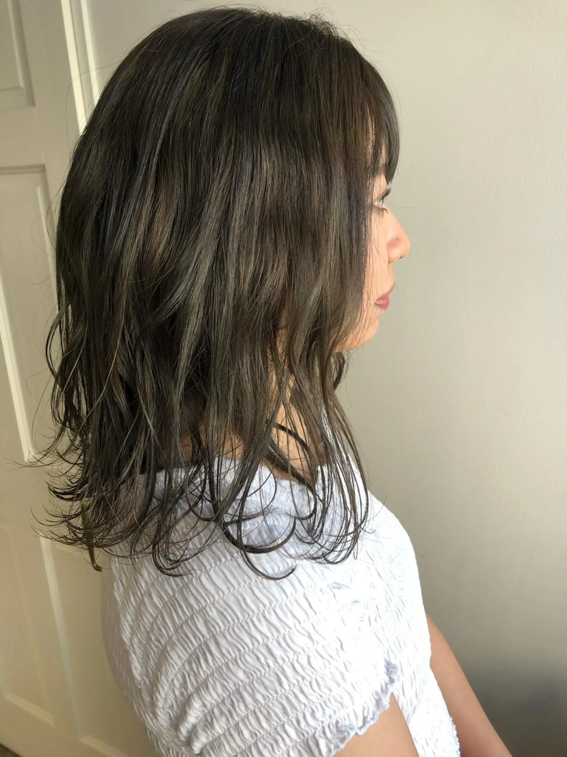 ミディアム カラー MIOベージュカラー 柔らかいカラーのヘアスタイル