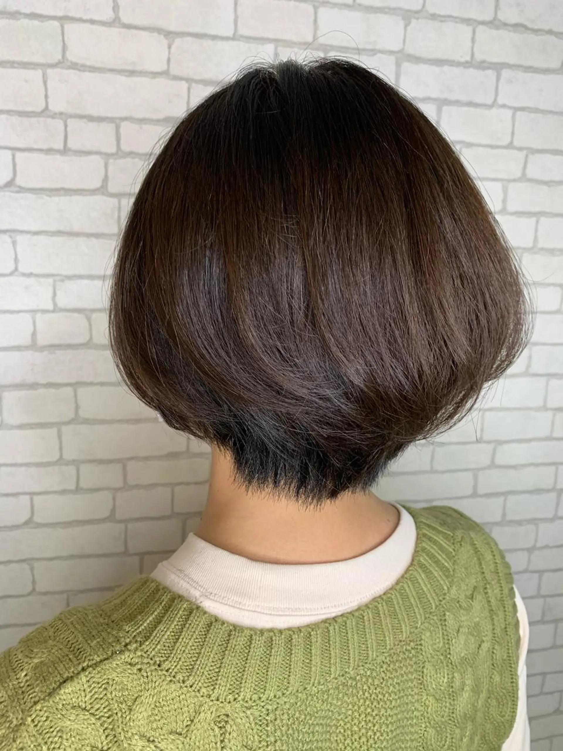 ショート カラー 伸ばしかけ ショートヘア アートディレクター 尾内 友美のヘアスタイル