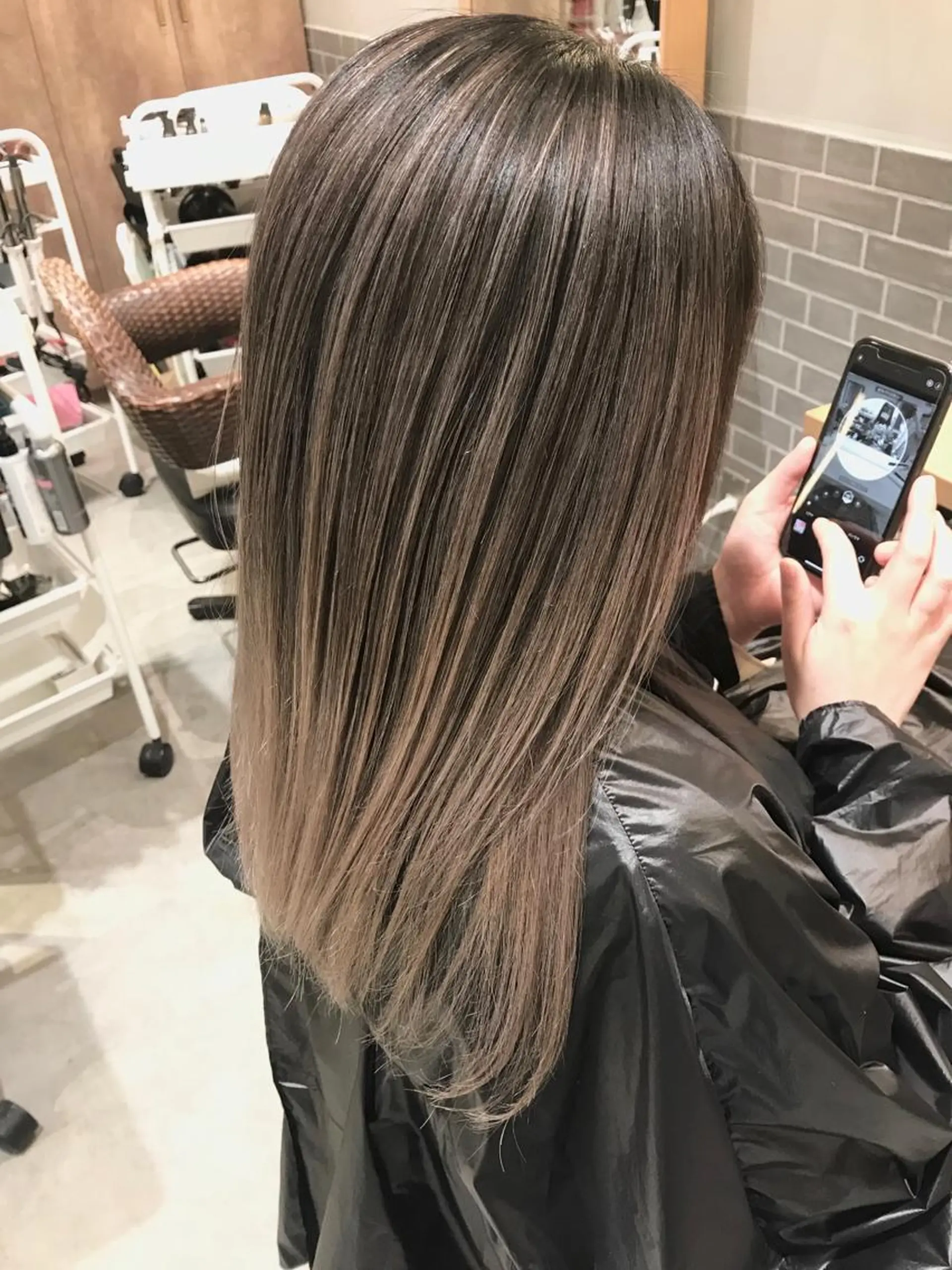 ロング カラー バレイヤージュ レイヤーカット 森本 笑のヘアスタイル