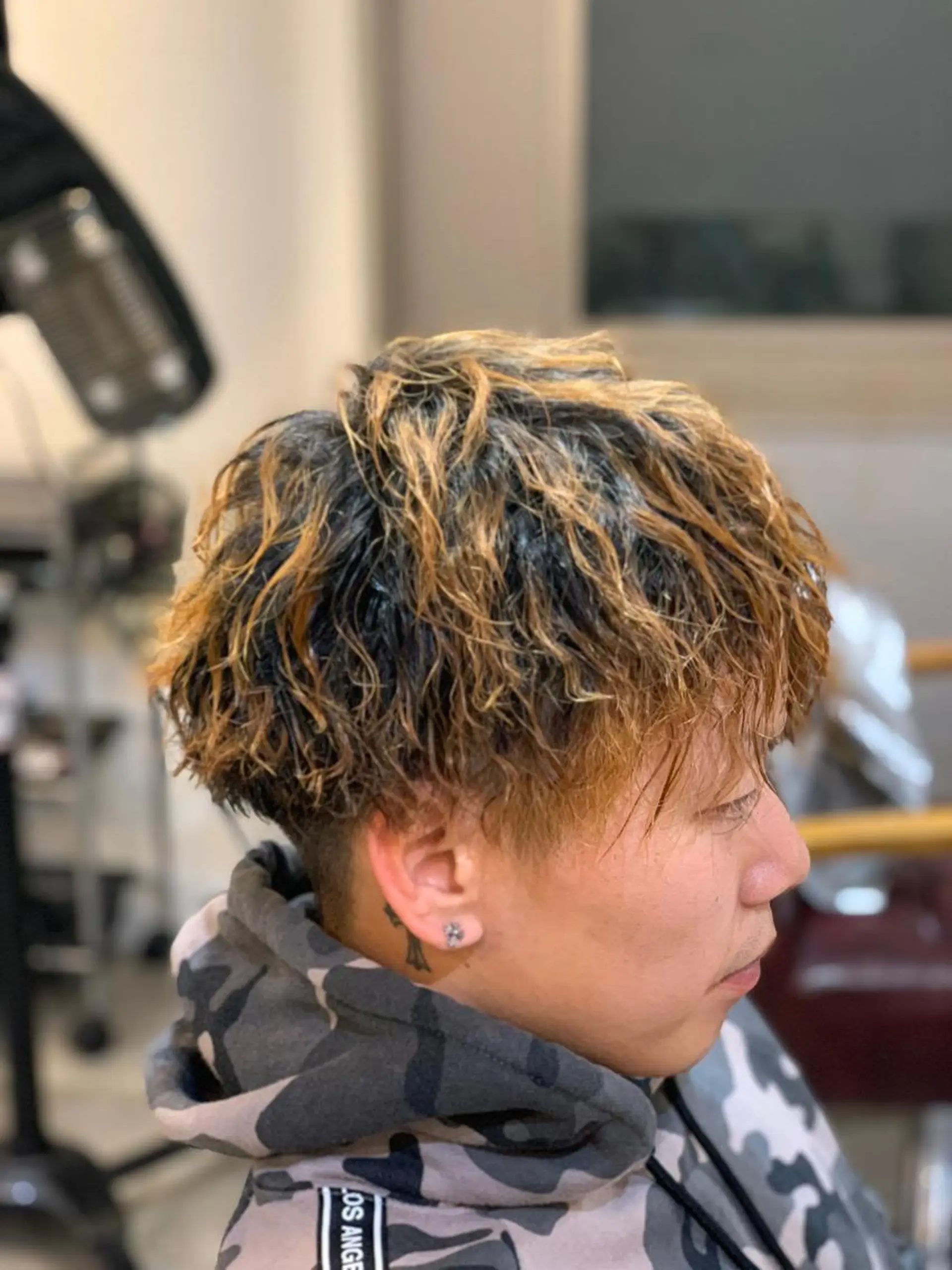 ショート パーマ メンズ メンズブリーチ メンズパーマ メンズツイストパーマ ツイストパーマ カット パーマ CECIL hair なんば店所属・メンズパーマ 艶髪☆店長☆有馬のヘアスタイル