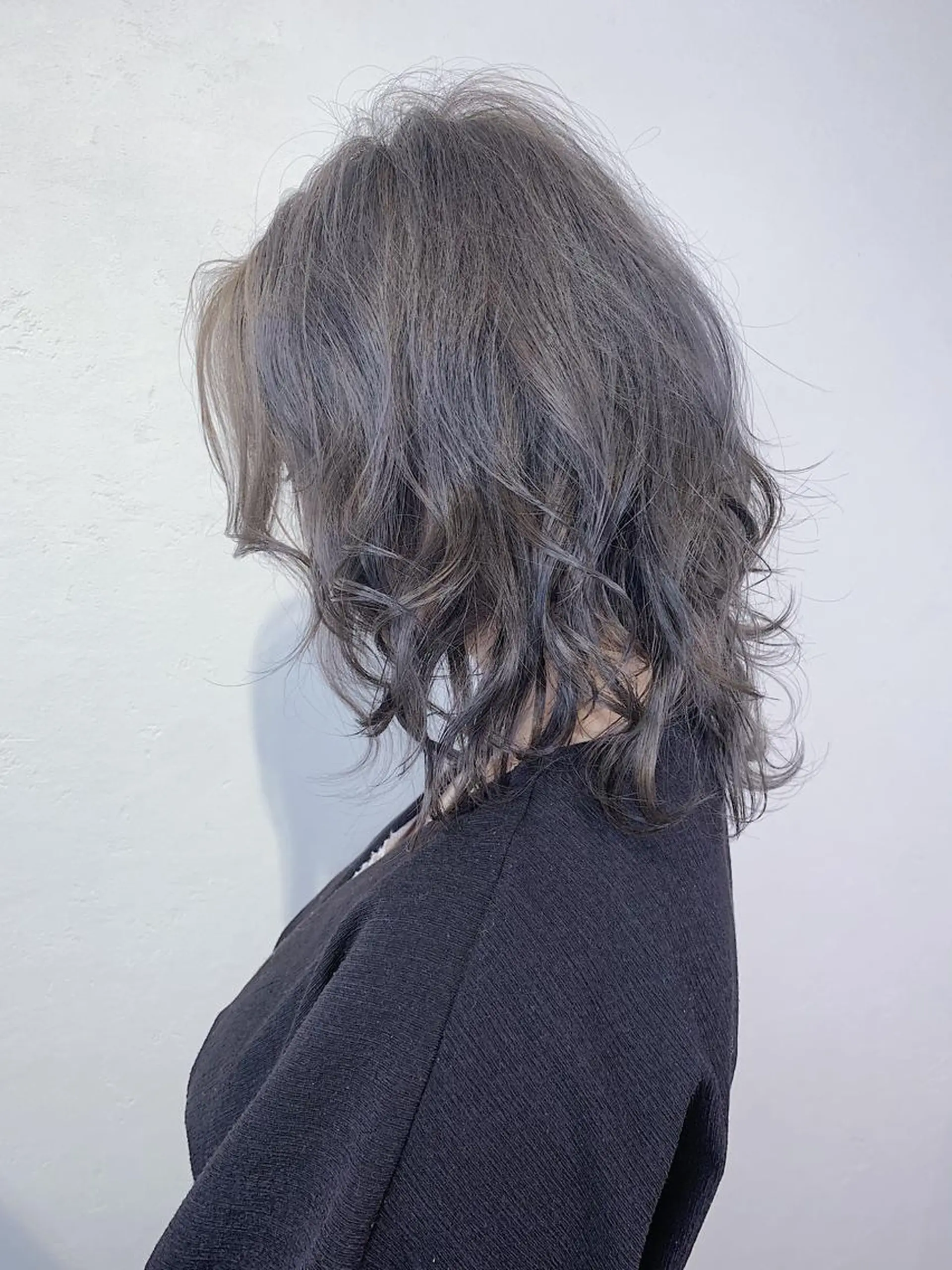 ミディアム カラー アッシュ アッシュグレー アッシュグレージュ ブリーチ グレージュ _WHITE 天神店 YUMEKA🐻のヘアスタイル