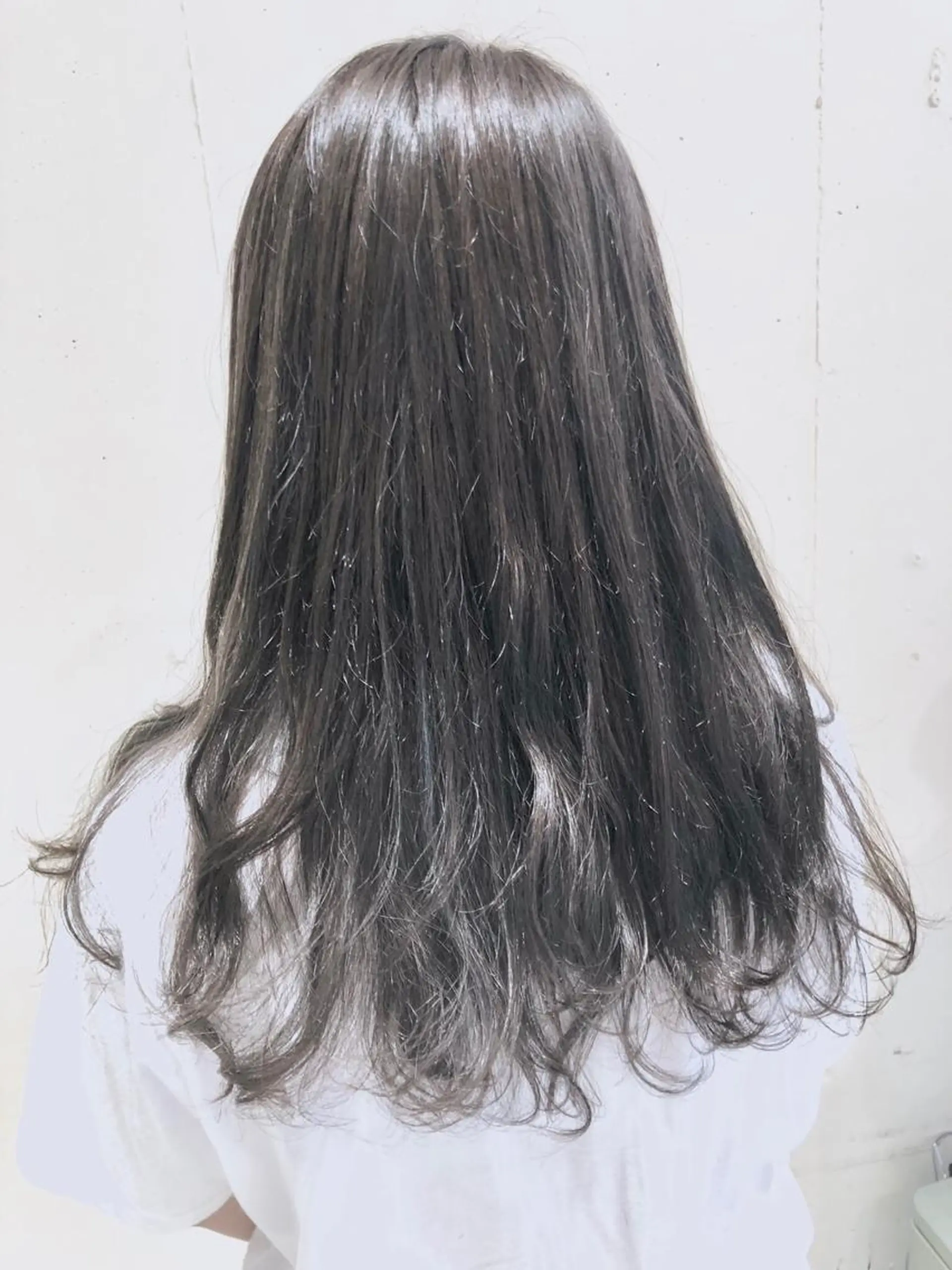 セミロング カラー パーマ ヘアアレンジ 透明感カラー グラデーションカラー グレージュ ハイライトカラー ミルクティーグレージュ 【ツヤ髪美容師】 ツダケイスケのヘアスタイル