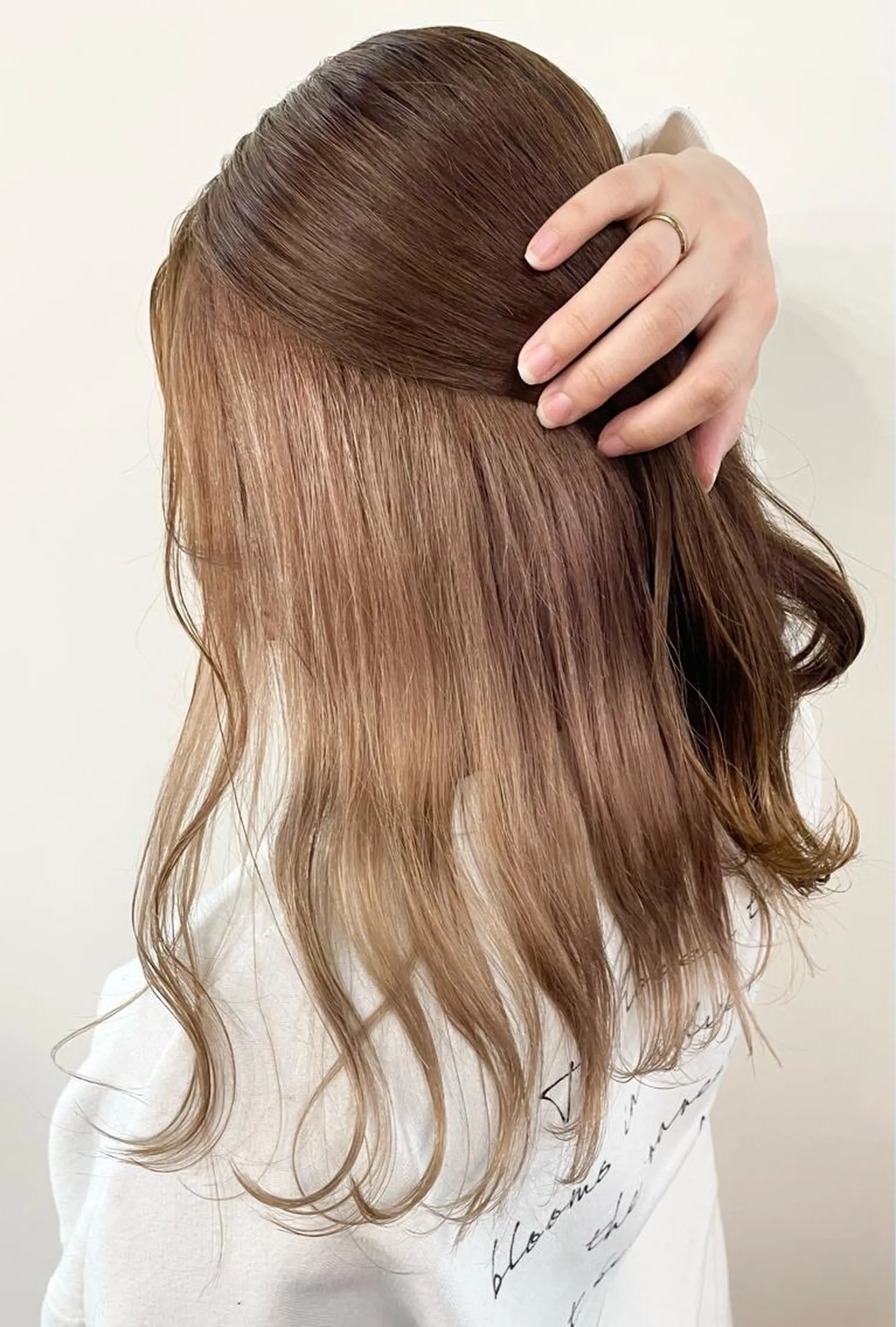 セミロング カラー ベージュカラー ブリーチ ミルクティーベージュ FLAGS YAMATOのヘアスタイル