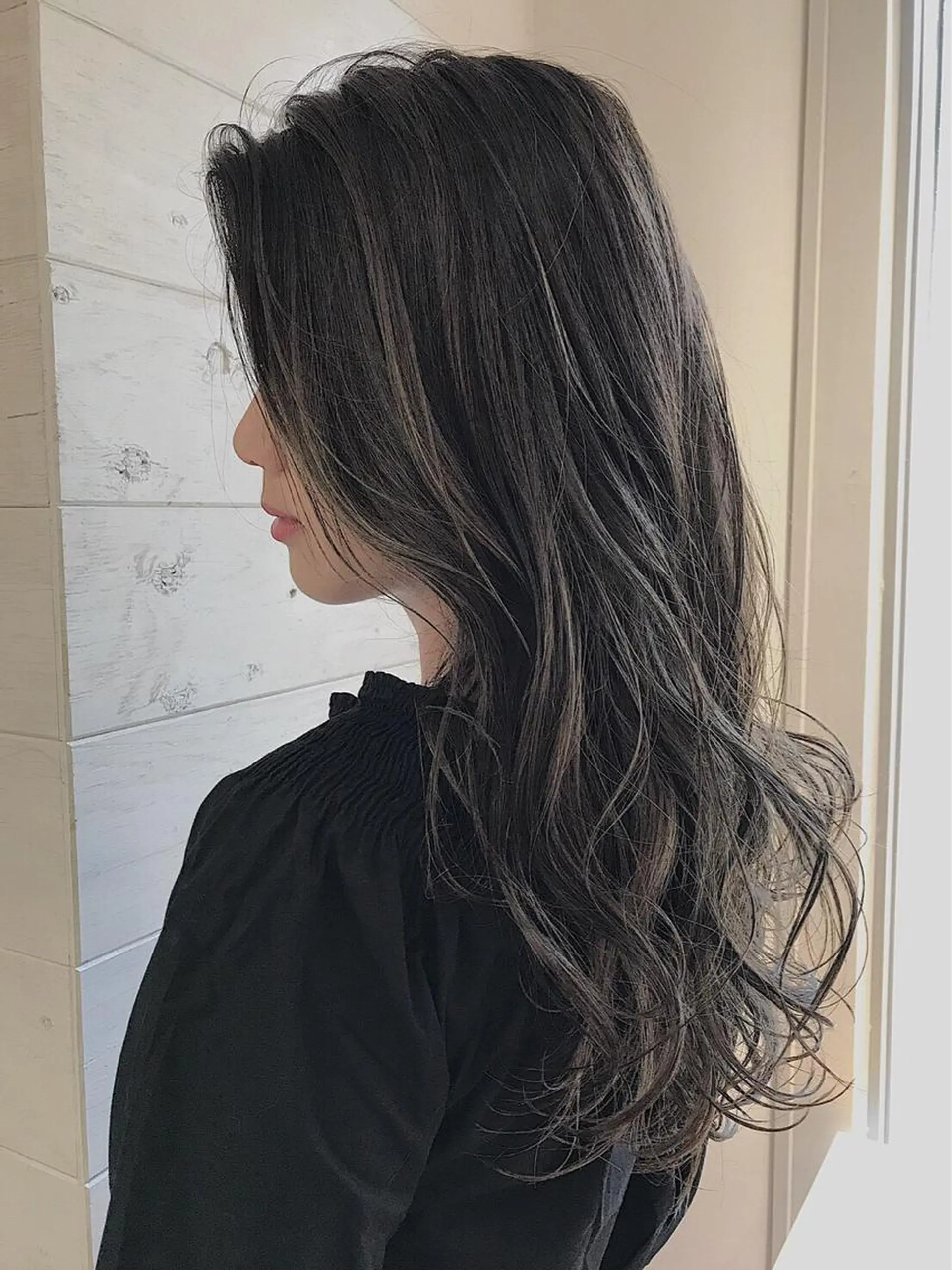 セミロング カラー _WHITE 天王寺のヘアスタイル