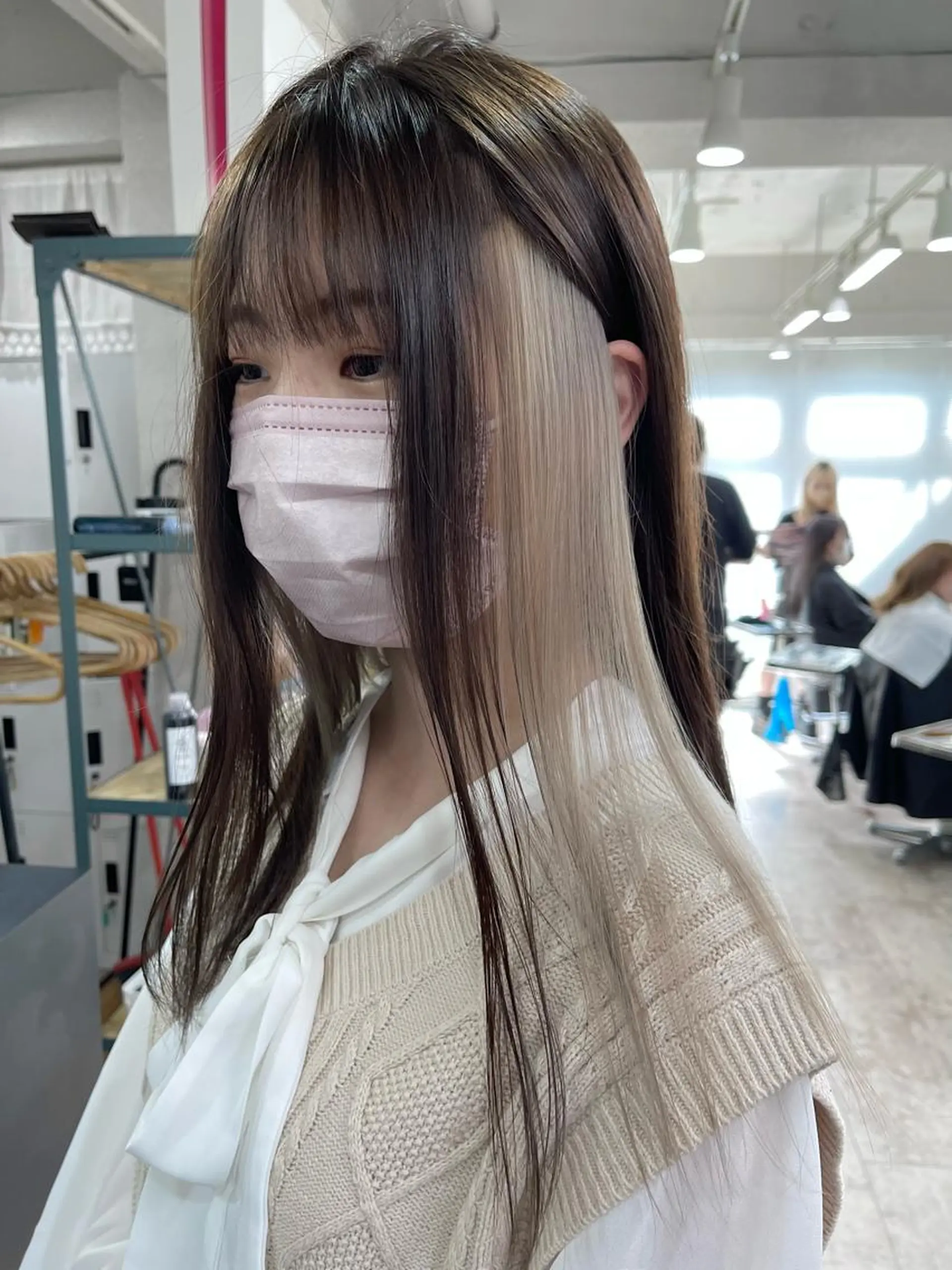 ロング カラー ベージュカラー ブリーチ ホワイトベージュ カット ヘアカラー トリートメント 槙川 郁弥のヘアスタイル