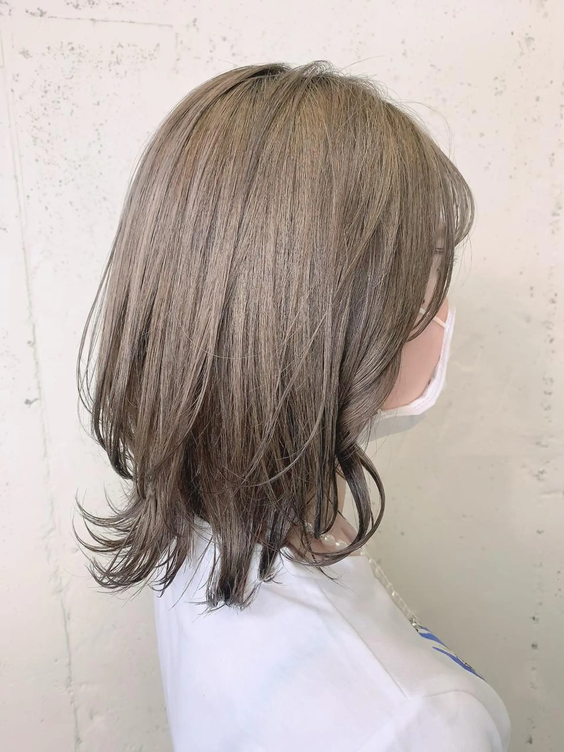 ミディアム カラー カット ヘアカラー 透明感ハイトーン🦄 キラ🌈のヘアスタイル