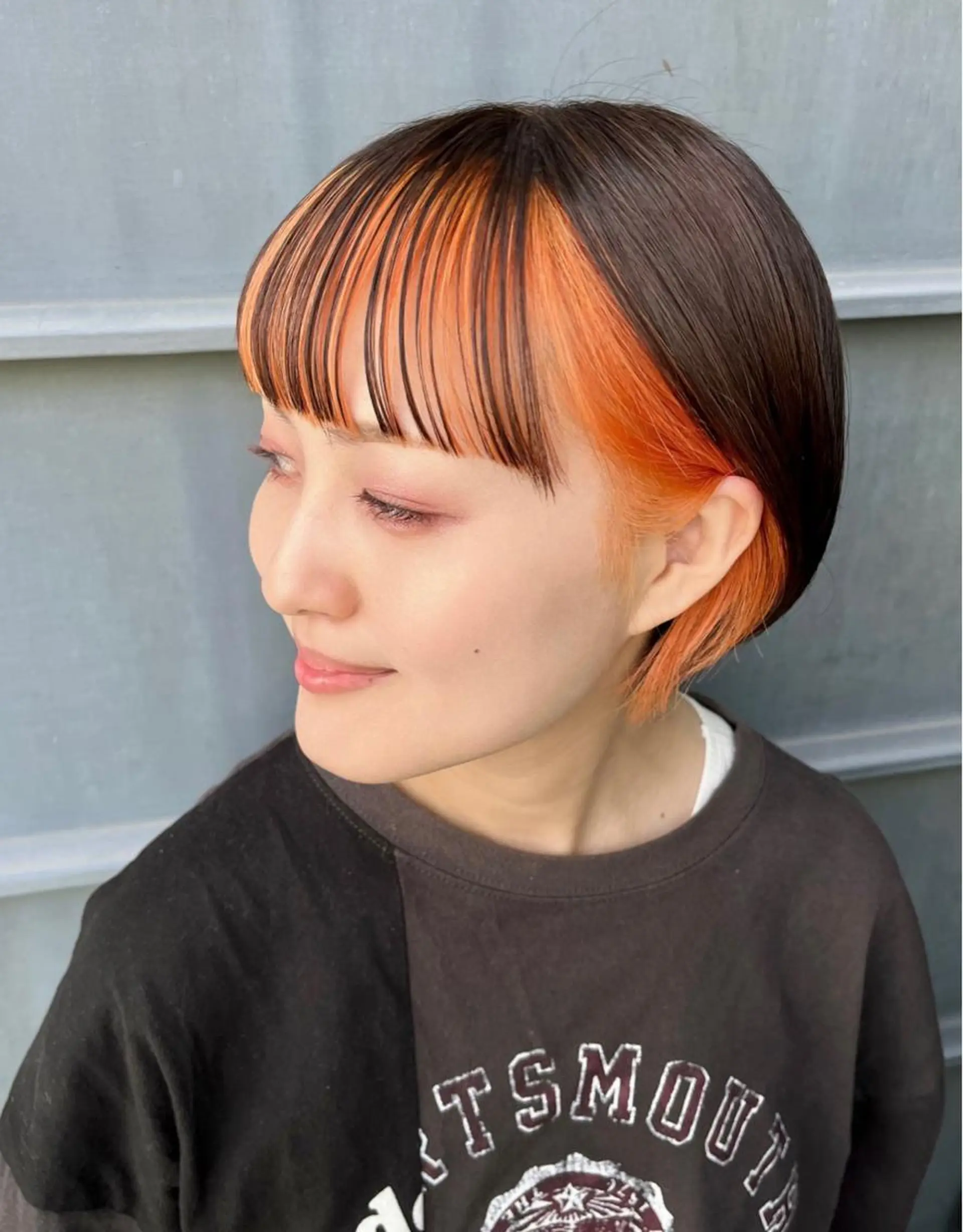 ショート カラー インナーカラー オレンジ オン眉 ショートヘア ヘアカラー 派手髪デザインカラー ヒロカのヘアスタイル