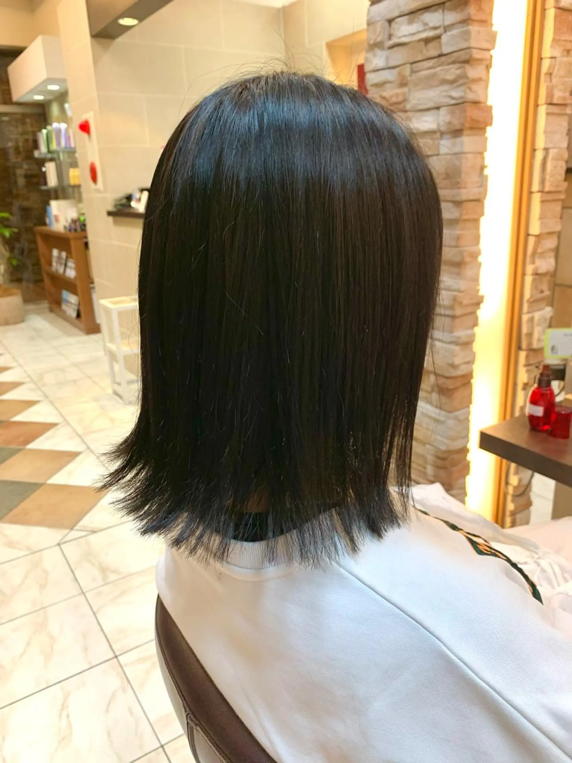 ミディアム 千葉 香奈のヘアスタイル