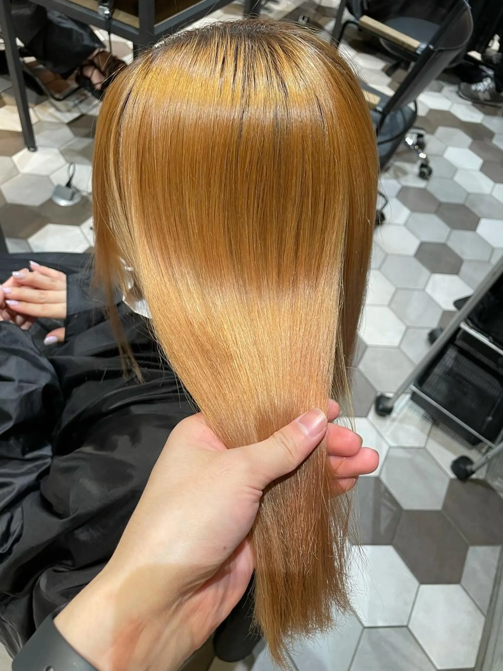 セミロング 髪質改善、縮毛矯正 酸性縮毛矯正のヘアスタイル