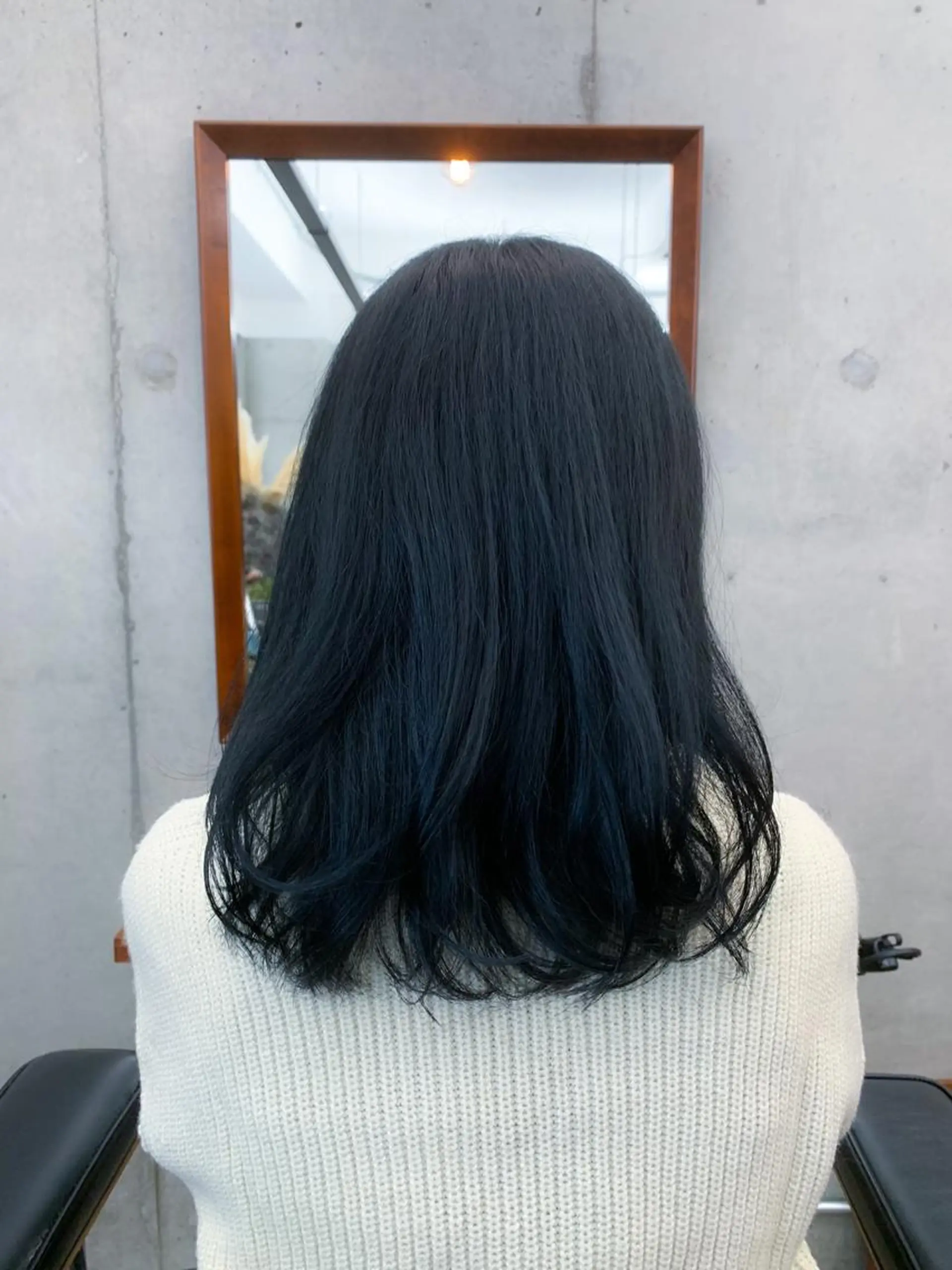 ミディアム カラー 黒髪 ブリーチ ブルーカラー ブルーブラック ブリーチなしカラー Watanabe Kentarouのヘアスタイル