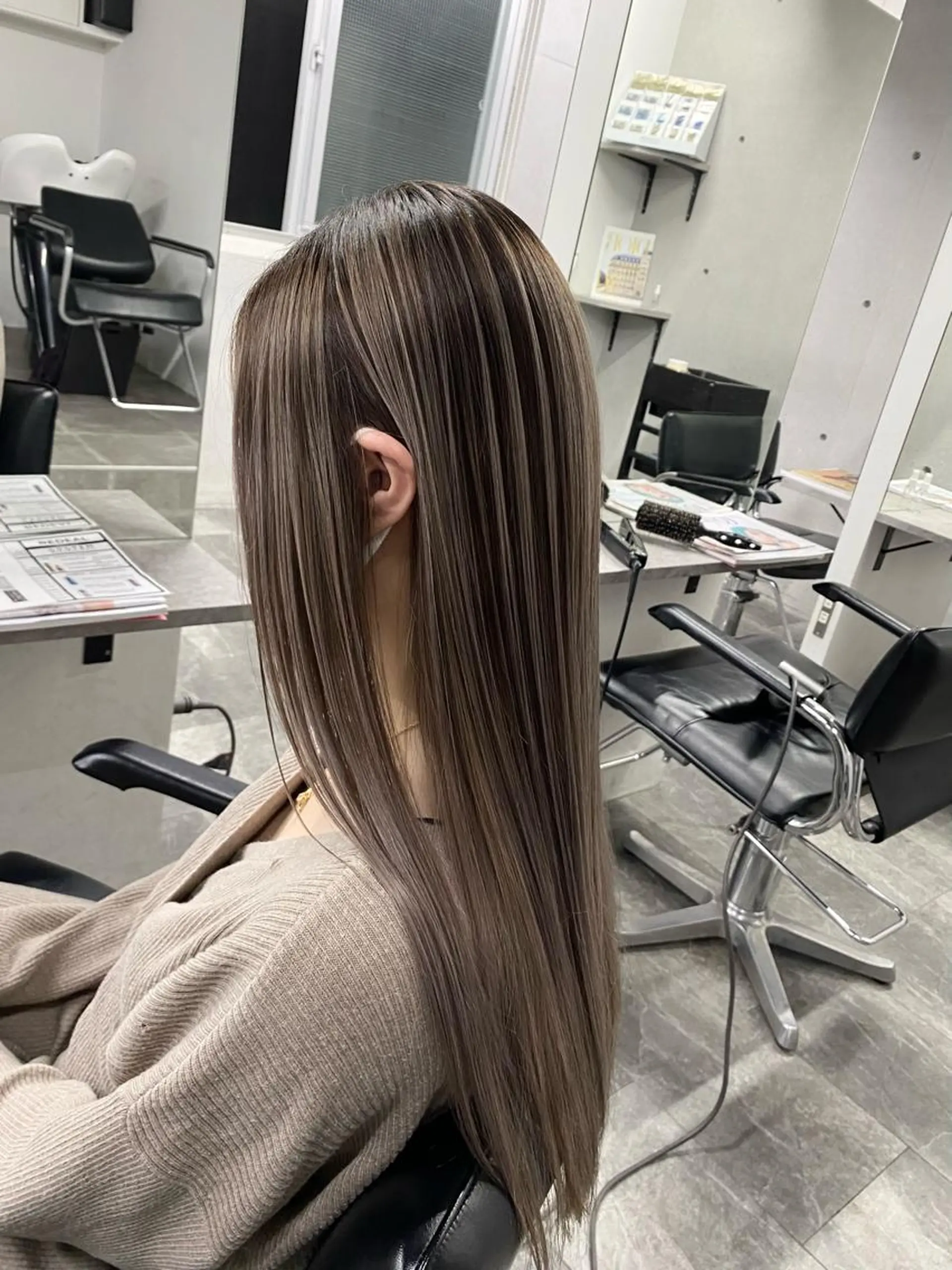 カラー 草島 友樹のヘアスタイル