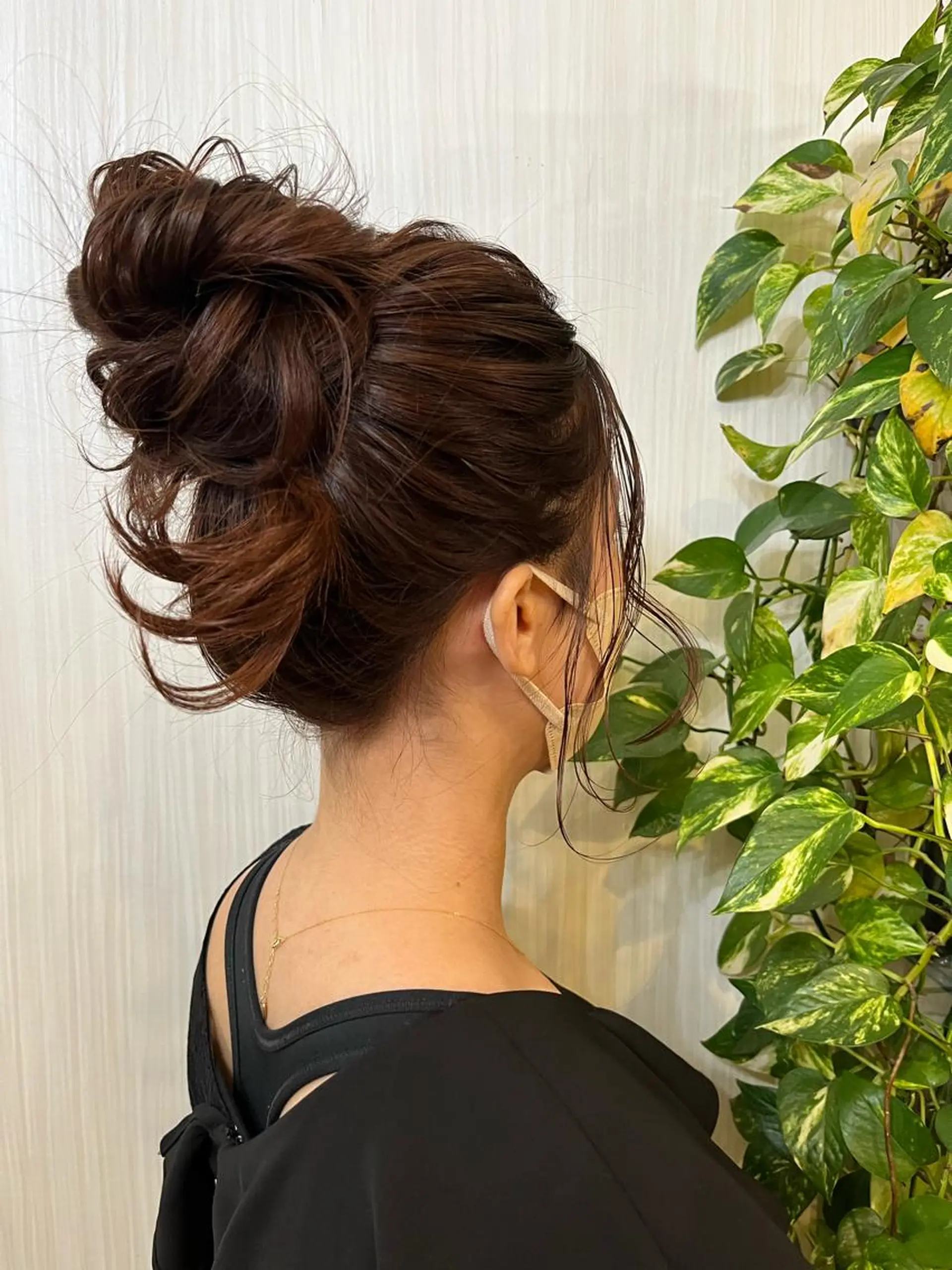 セミロング ヘアアレンジ ハーフアップ 結婚式・ブライダル ヘアセット きむえり/髪質改善 /うねり広がり改善のヘアスタイル