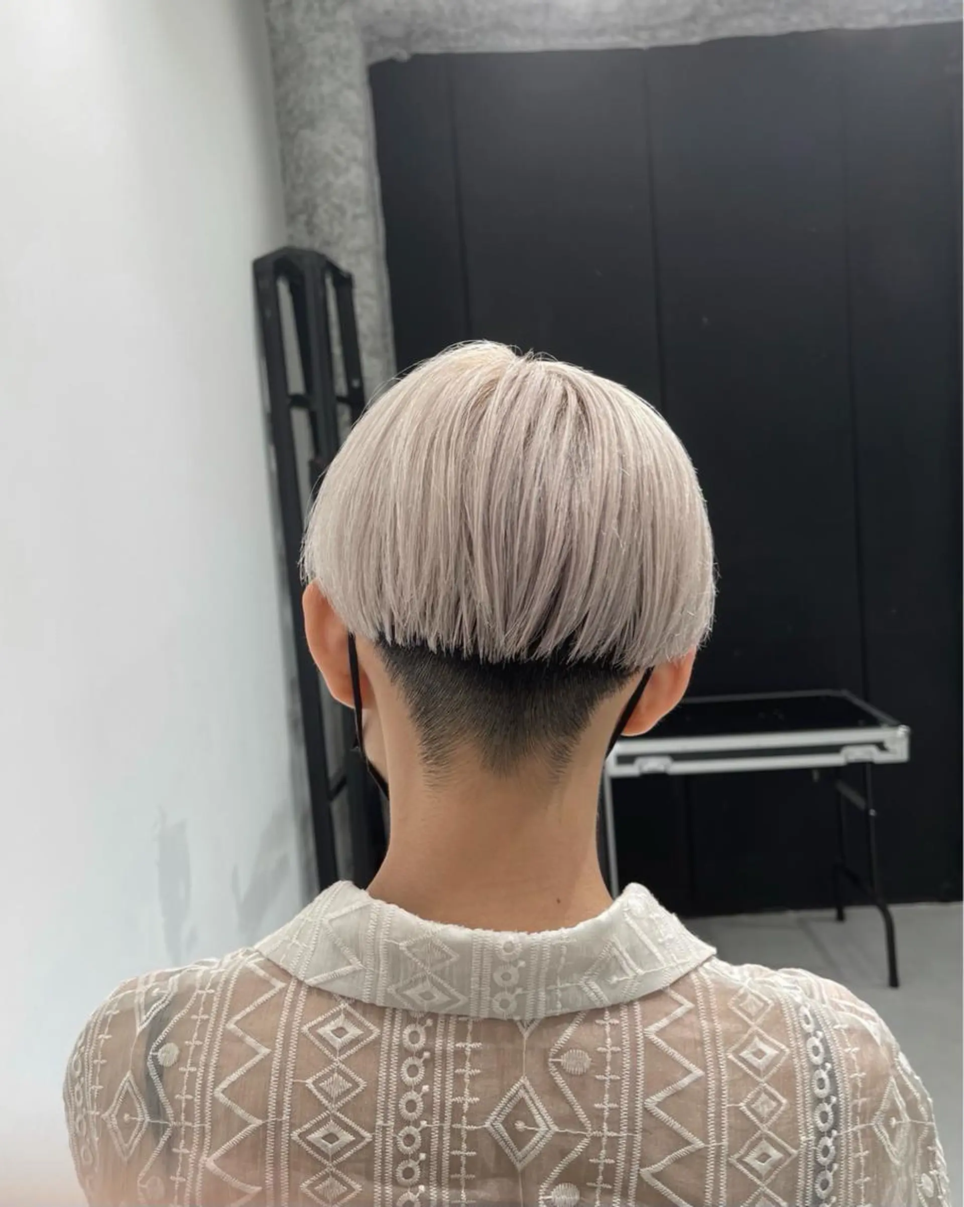 ショート カラー ベージュカラー ブリーチ ホワイトベージュ ヘアカラー TAKUMI .のヘアスタイル