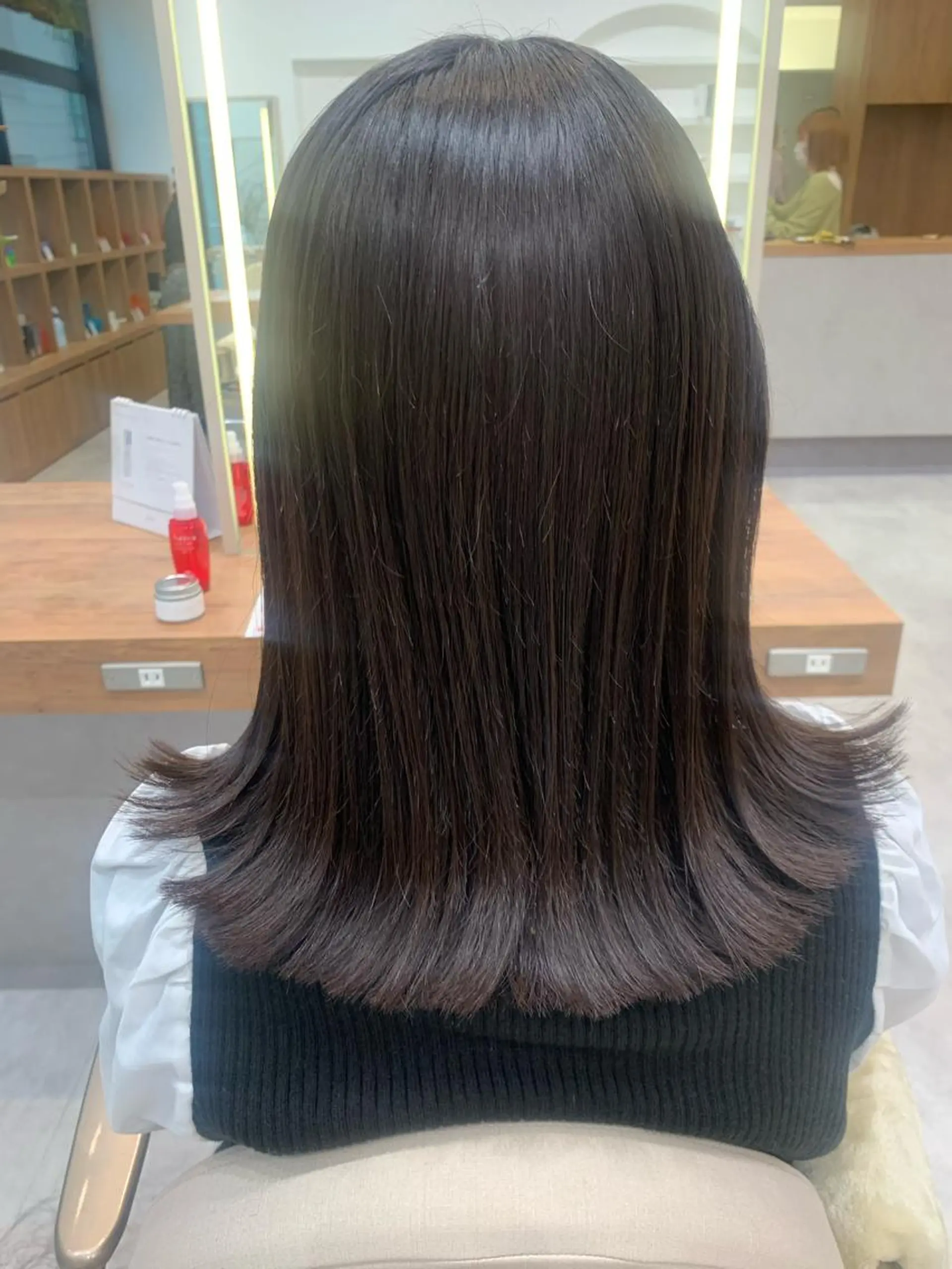 セミロング カット トリートメント ヘッドスパ 近 紗理奈のヘアスタイル