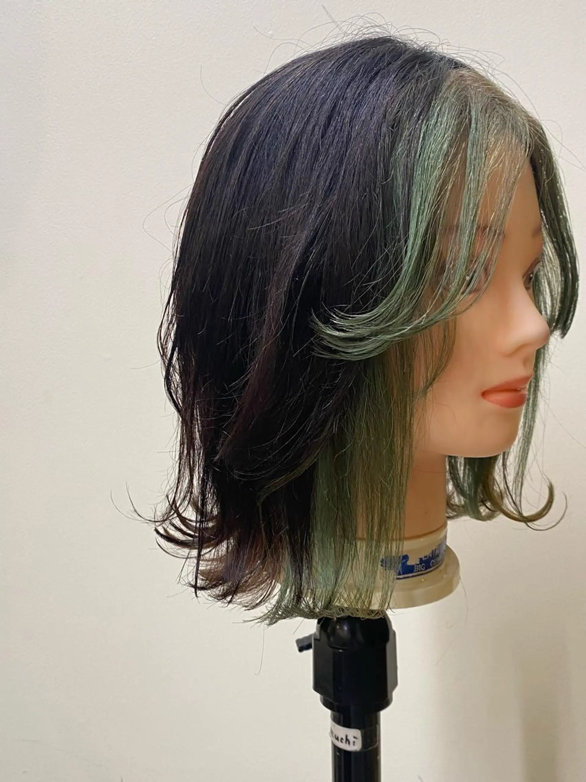 カラー 勝海 絢音のヘアスタイル