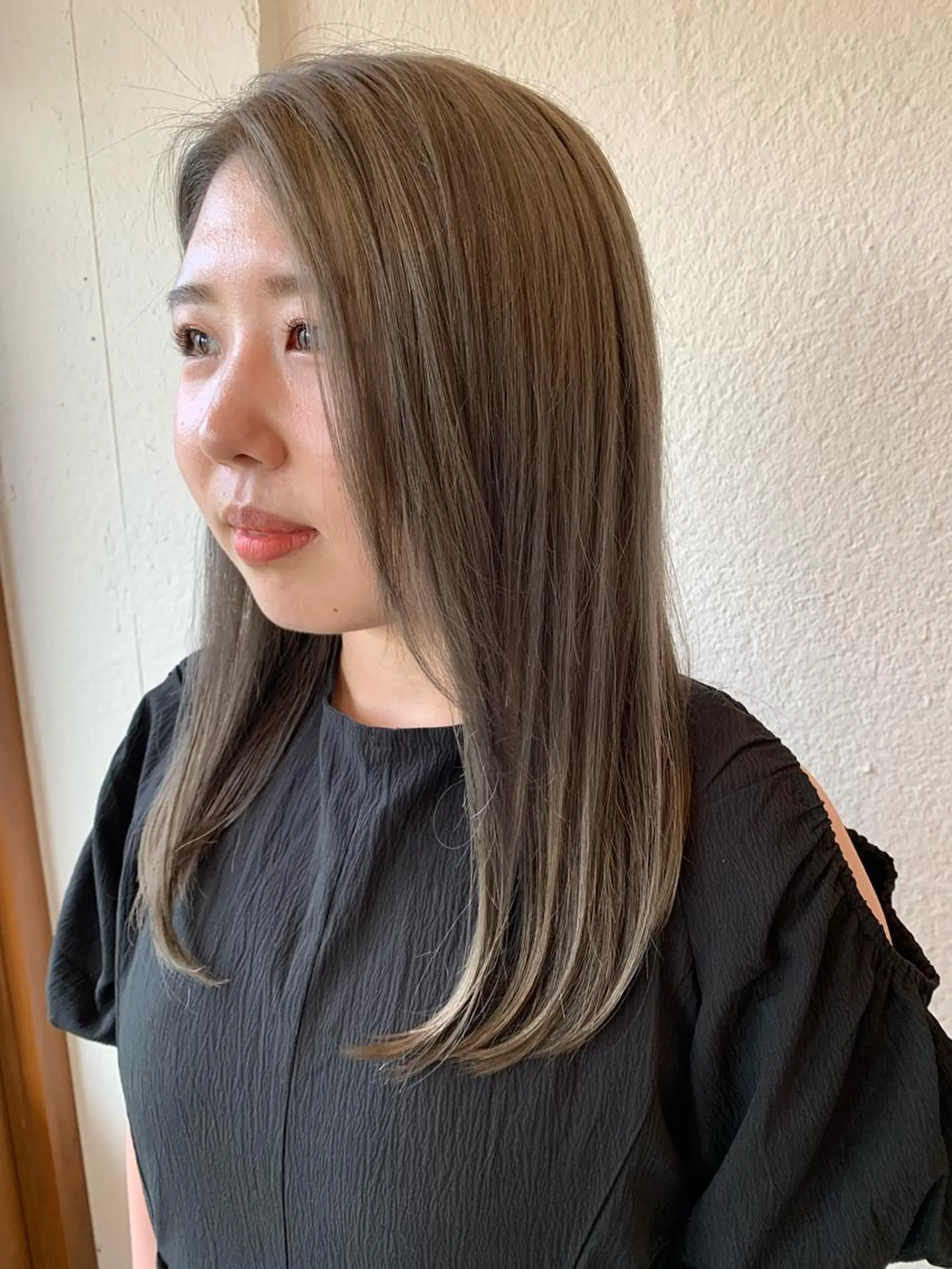 ミディアム カラー グレージュ ミルクティーグレージュ 田中 紫苑のヘアスタイル