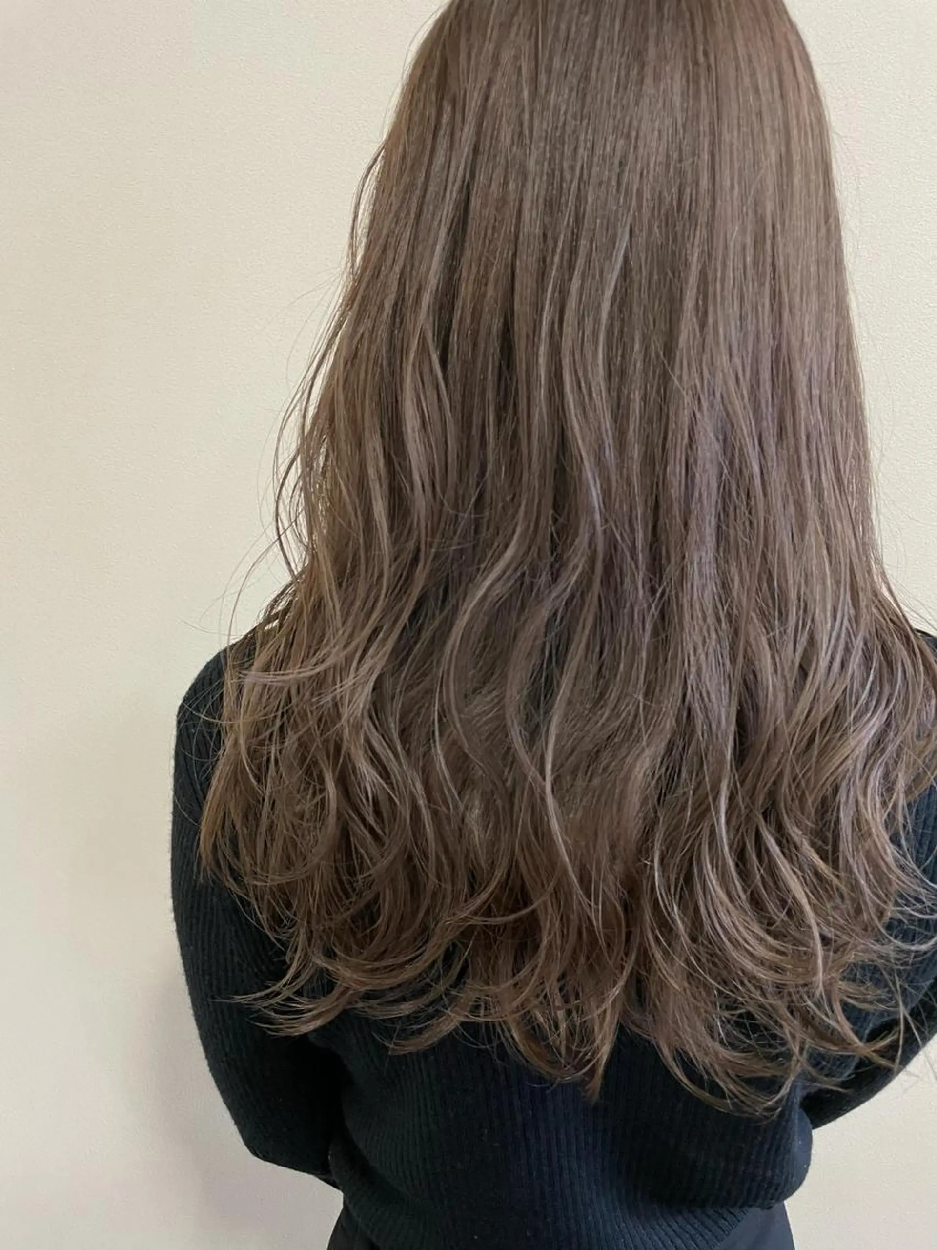 ロング カラー ベージュカラー ブリーチ ミルクティーベージュ ヘアカラー 沢田 瞳のヘアスタイル