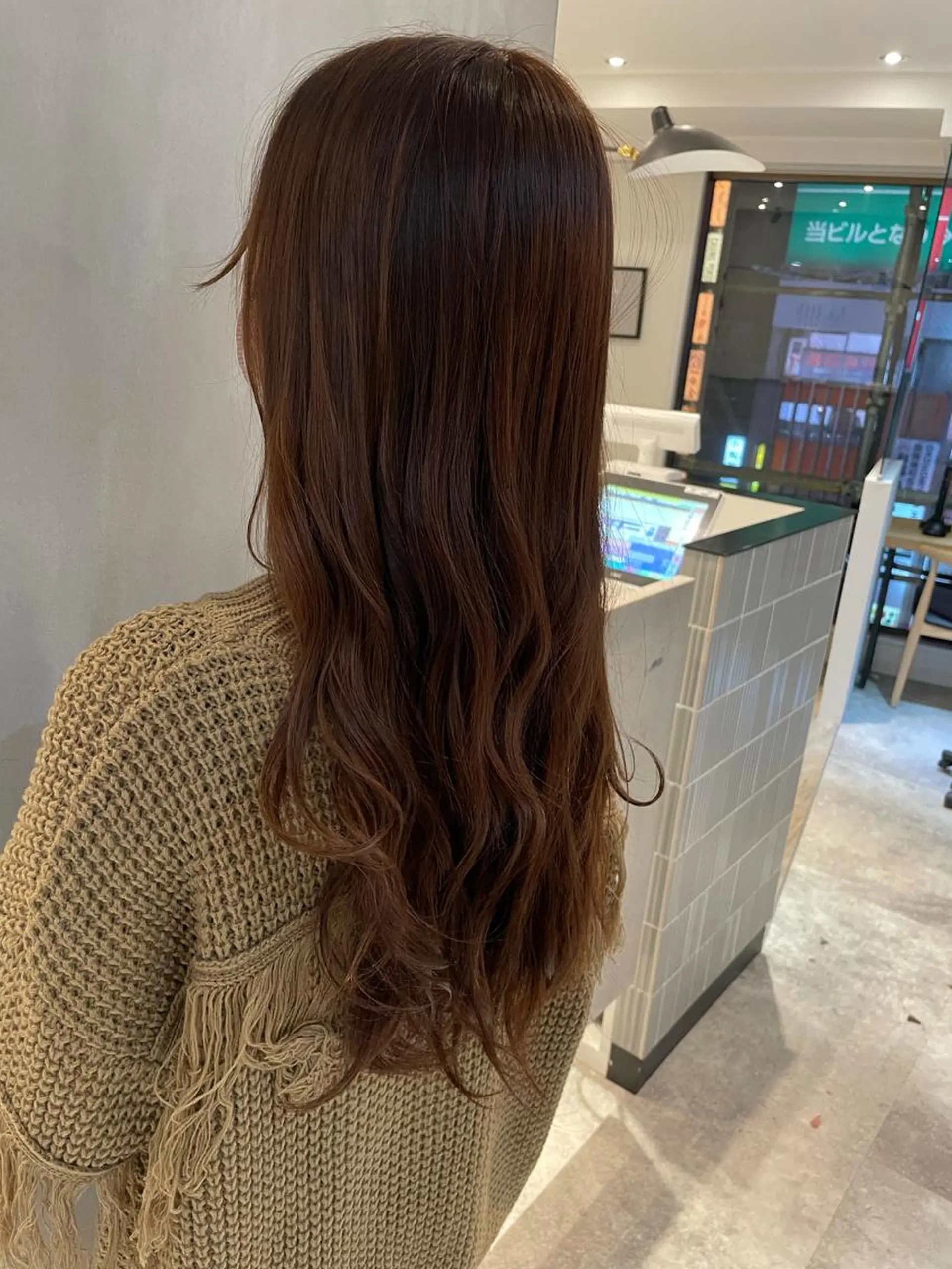 ロング ピンクブラウン 複雑履歴に対応ブリー チ無しダブルカラーのヘアスタイル