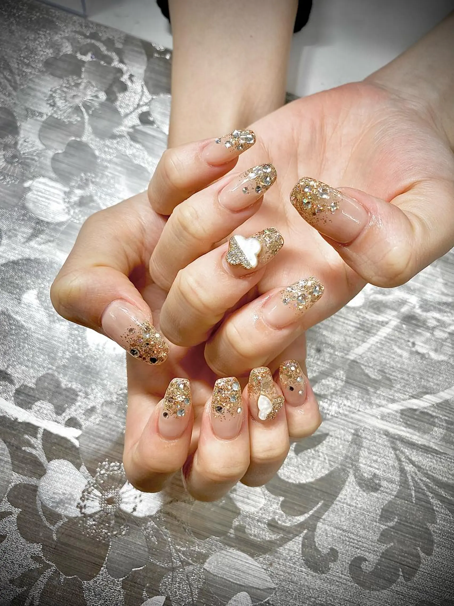 ネイル ハンドネイル I-nailロング /ワンホン/キラキラのネイルデザイン